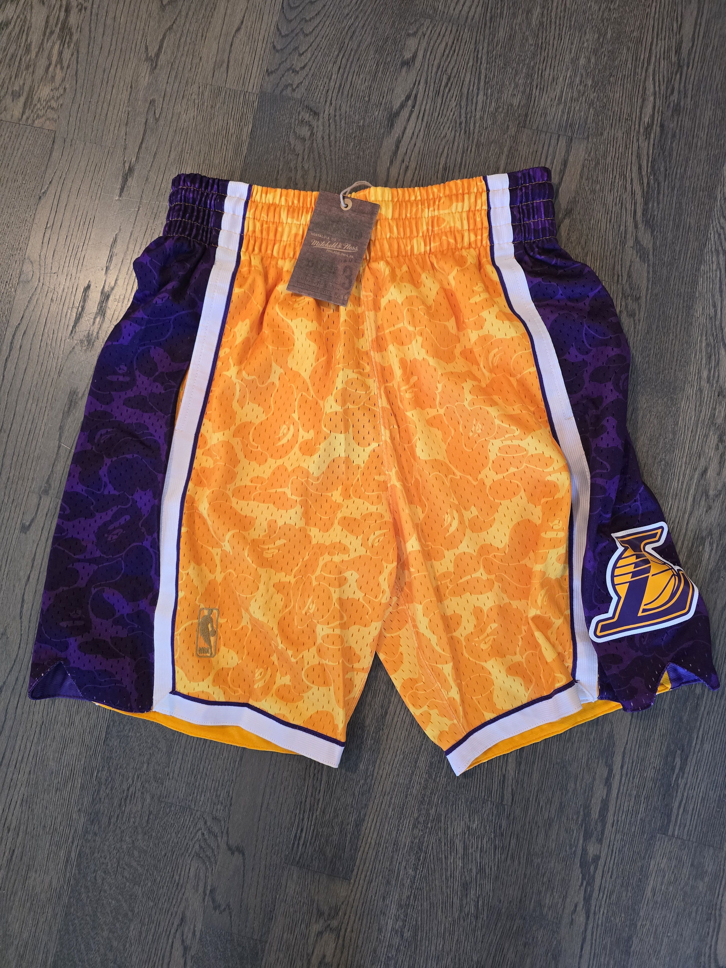 Bape × Mitchell & Ness Bape x Mitchell & Ness Los Angeles Lakers Shorts Size US 32 / EU 48 - 1 Thumbnail