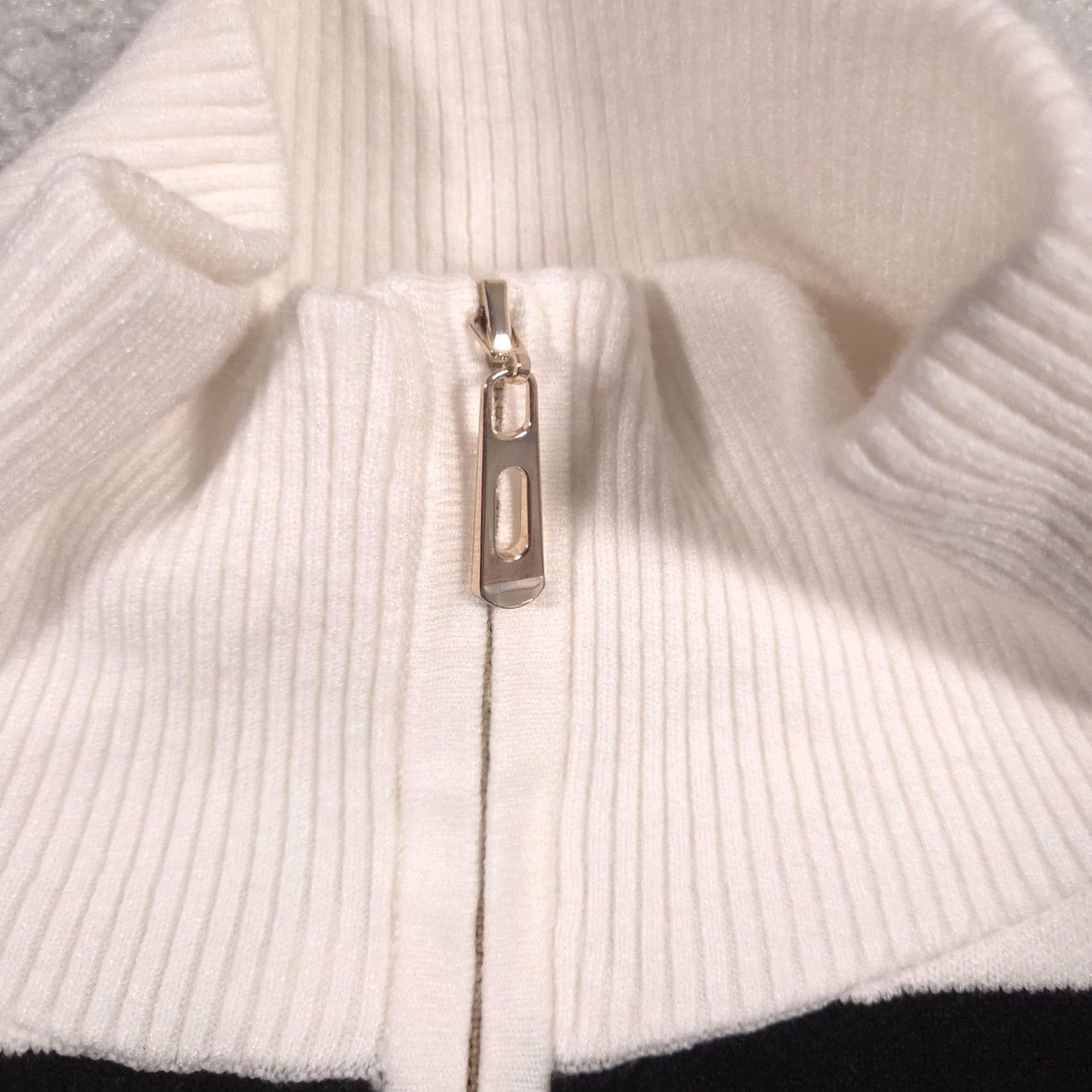 Vintage Tahari Sweater Womens L White Black Stripe Mock Neck 1/2 Zip Knit Pullover Pullover Knit Shirt Women Regular Fit Winter Casual Size L / US 10 / IT 46 - 4 Thumbnail