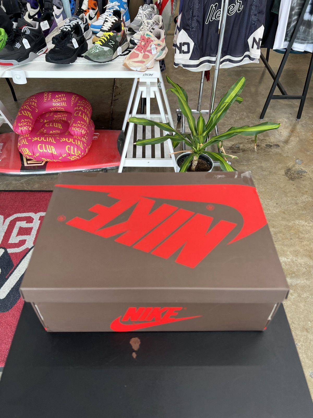 Jordan Brand × Travis Scott Air Jordan 1 High Travis Scott Mocha Sz. 9.5 (2019) Size US 9 / EU 42 - 17 Thumbnail