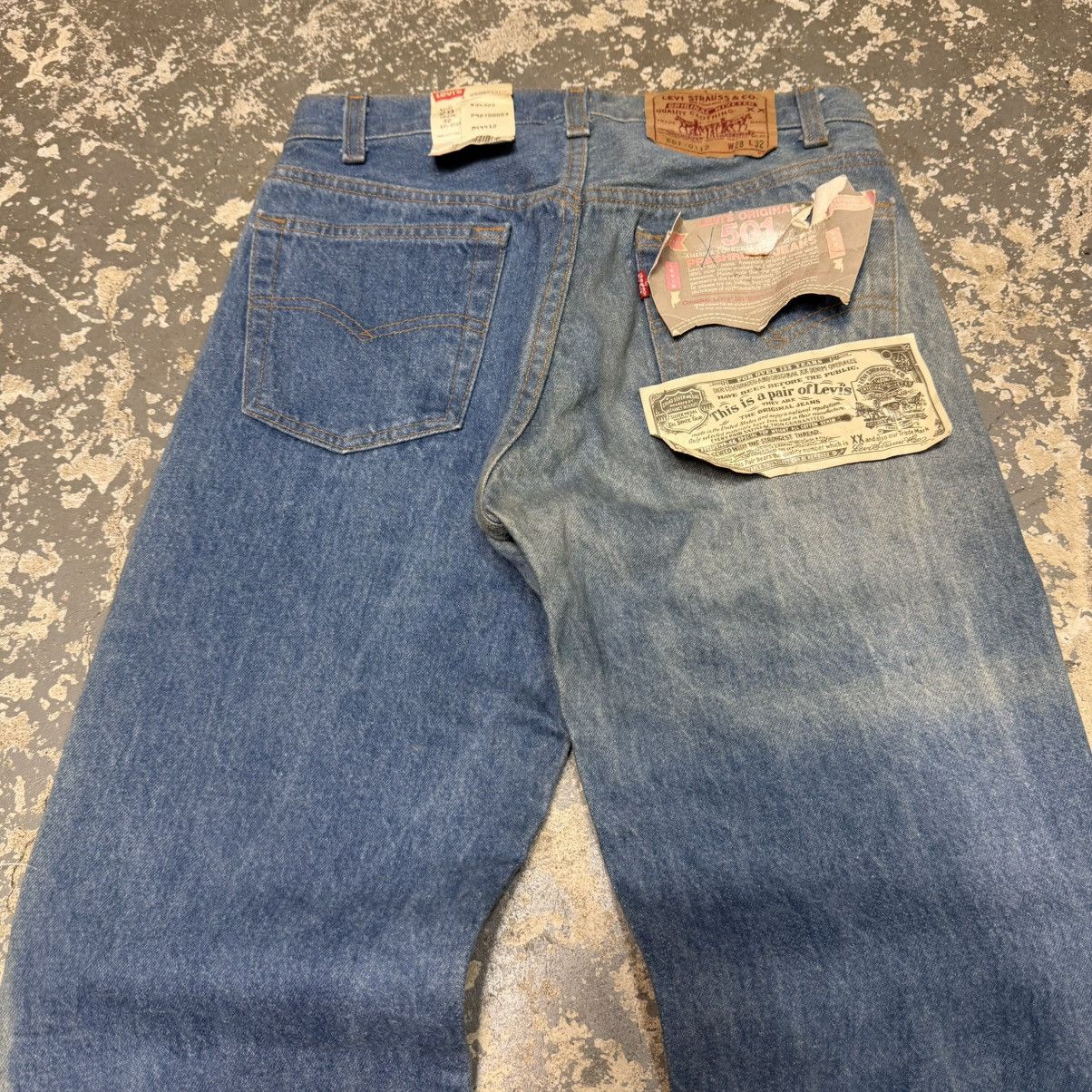 Levi's Vintage Levi’s 501 0113 Light Blue Denim Jeans USA NWT Size US 28 / EU 44 - 13 Thumbnail