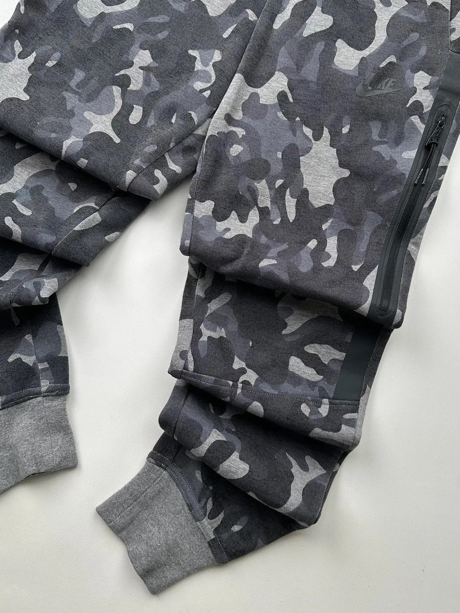 Nike Nike Tech Fleece Sweatpants (226) Size US 28 / EU 44 - 4 Thumbnail