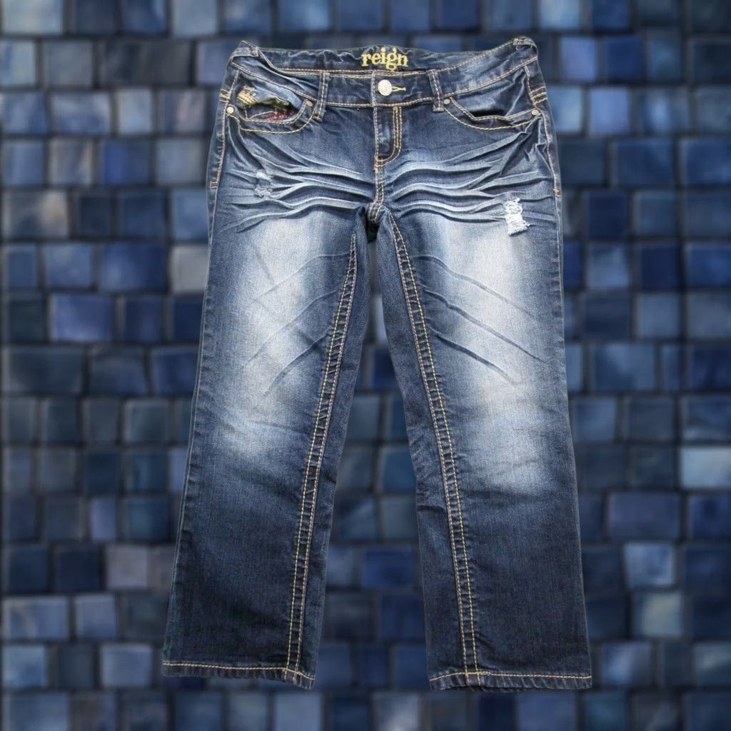 Vintage Reign Jeans Capri Distressed Dark Stretch Denim Women SZ 7 Blue Capri Womens Jeans Capris, Reign Denim Women 7 Blue Distressed Stretch Size 28" / US 6 / IT 42 - 1 Thumbnail