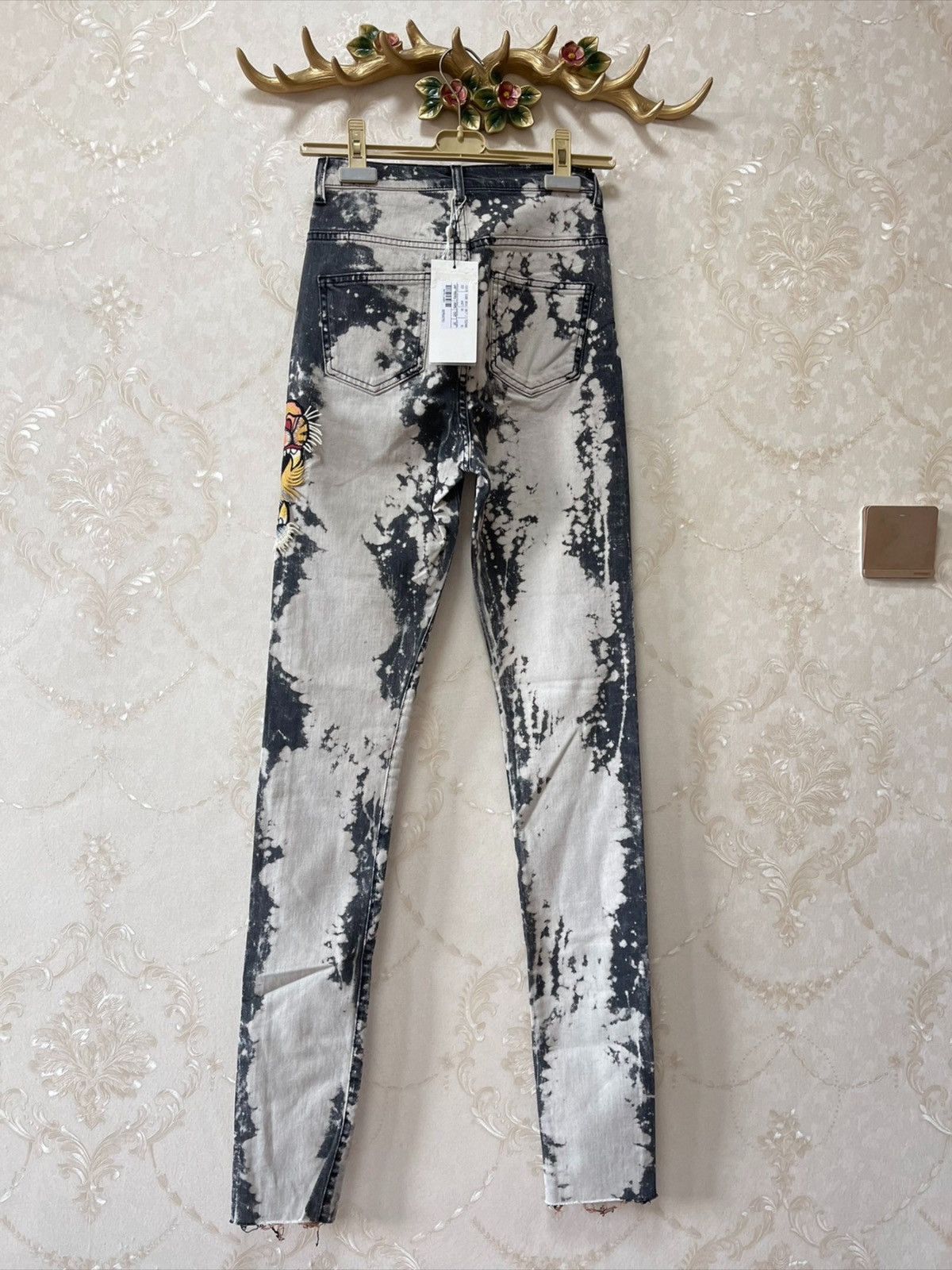 Gucci Gucci Tiger Flower Embroidery Bleach Denim Jeans size24 Size 24" / US 00 / IT 34 - 9 Thumbnail