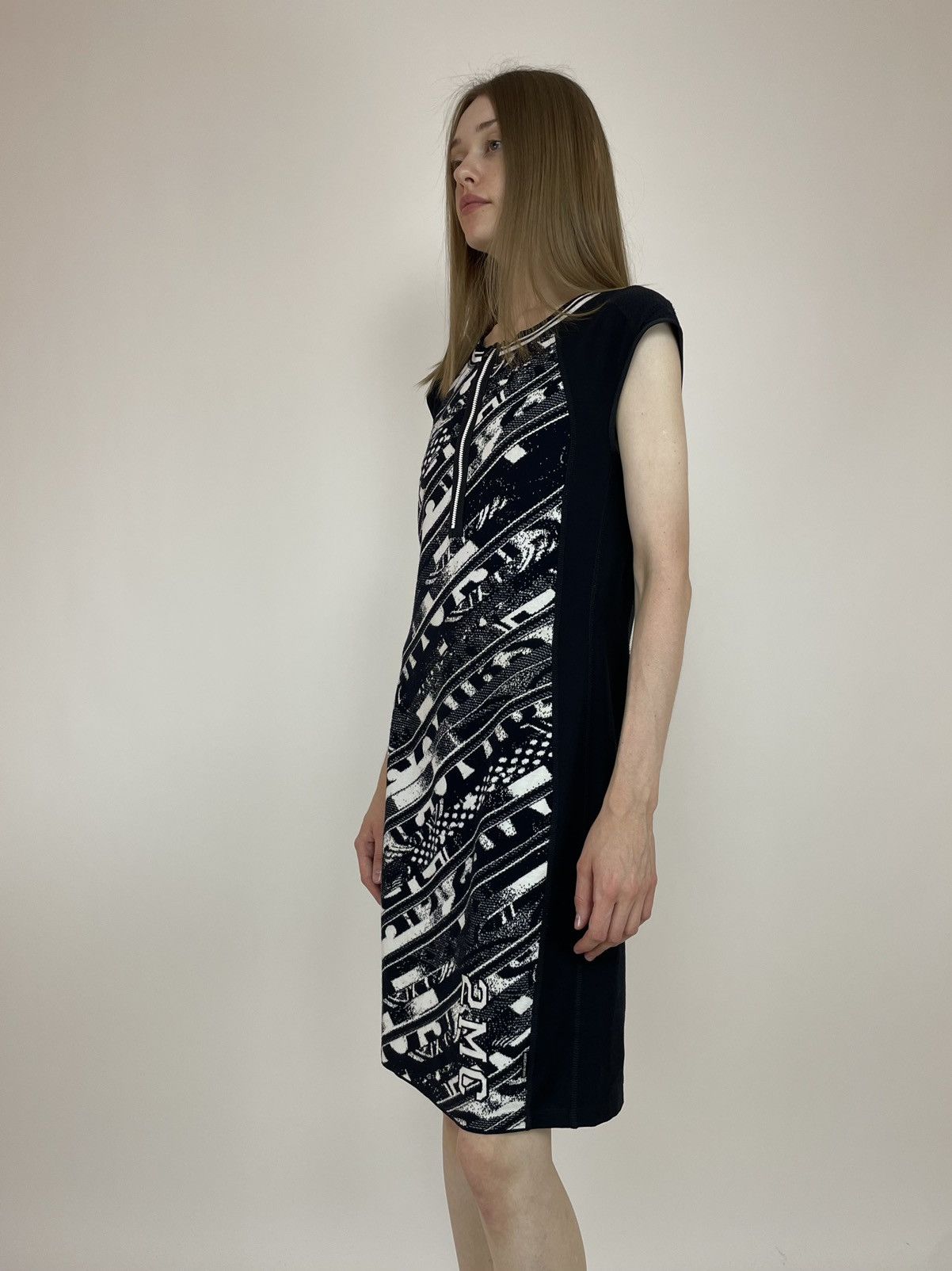 Other MARCCAIN SPORTS DRESS Sleeve less Womens size 4 Size XS / US 0-2 / IT 36-38 - 2 Thumbnail