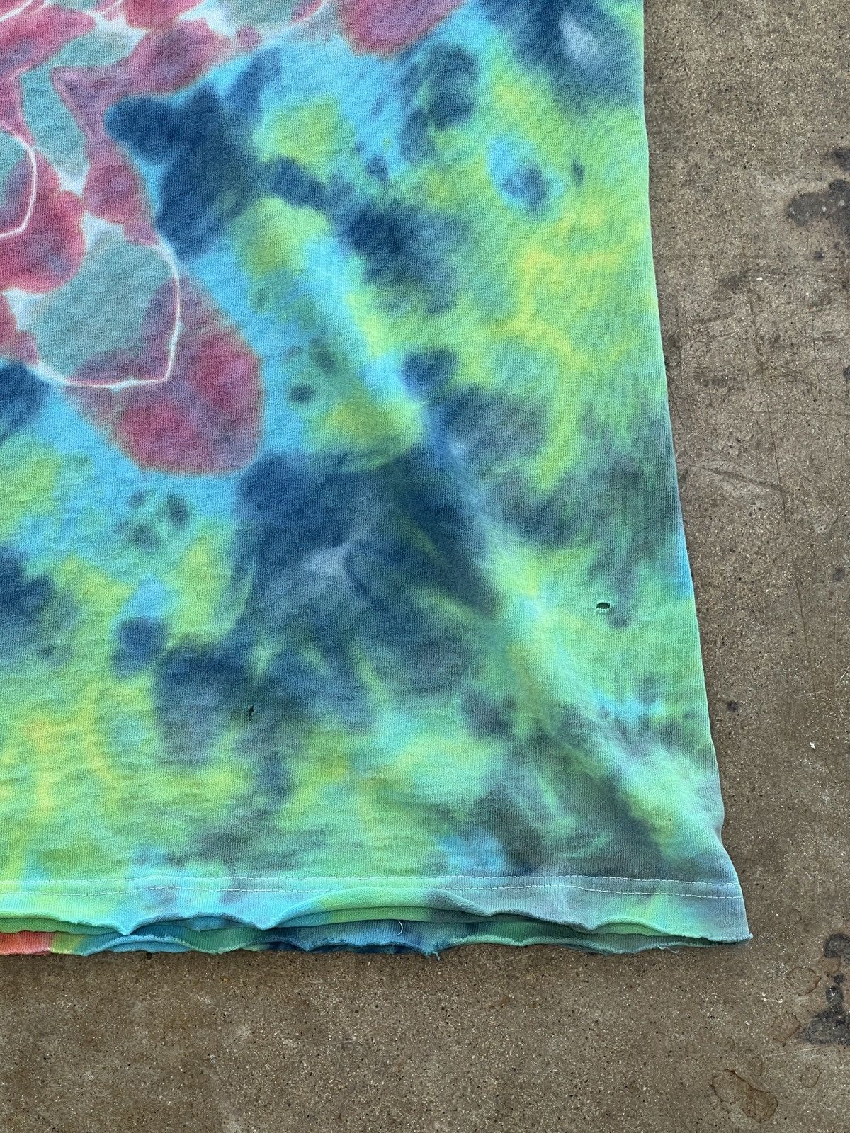 Vintage Vintage 90s Thrashed Heat Spot Tie Dye Patterned Tee 2XL Size US XXL / EU 58 / 5 - 11 Thumbnail
