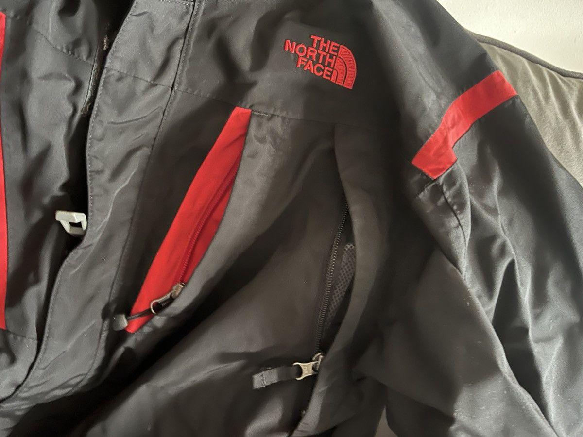 The North Face The North Face men's medium rain jacket Size US M / EU 48-50 / 2 - 9 Thumbnail