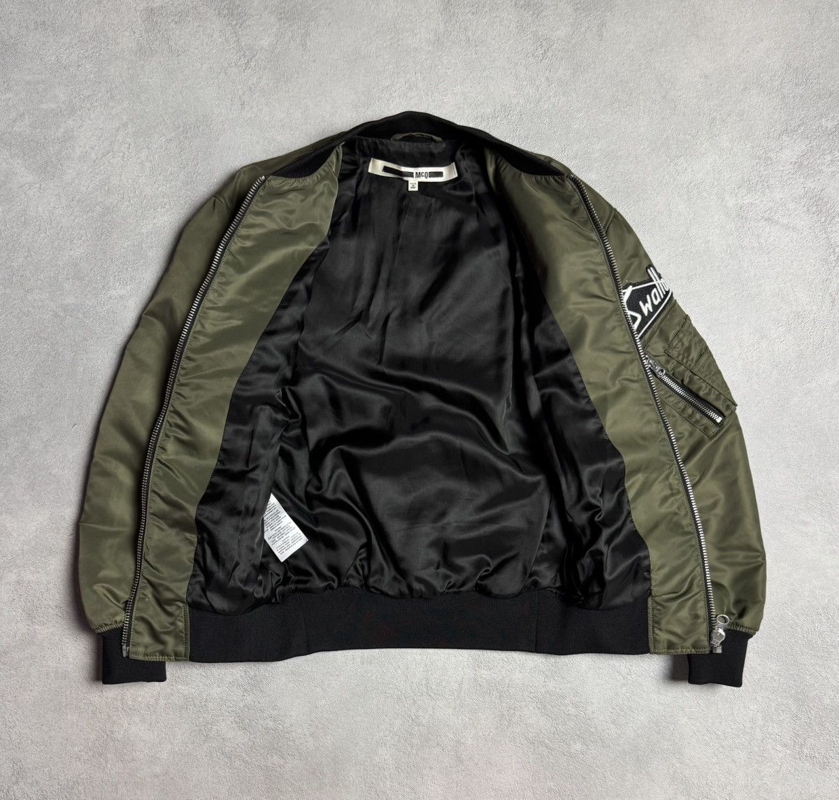 Alexander McQueen Alexander McQueen Nylon Bomber Jacket size 36 Size XS / US 0-2 / IT 36-38 - 9 Thumbnail