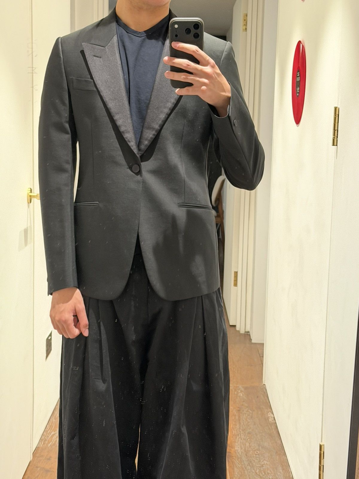 Alexander McQueen 3000$ retail Alexander Mcqueen Tuxedo jacket Size 48R - 2 Thumbnail