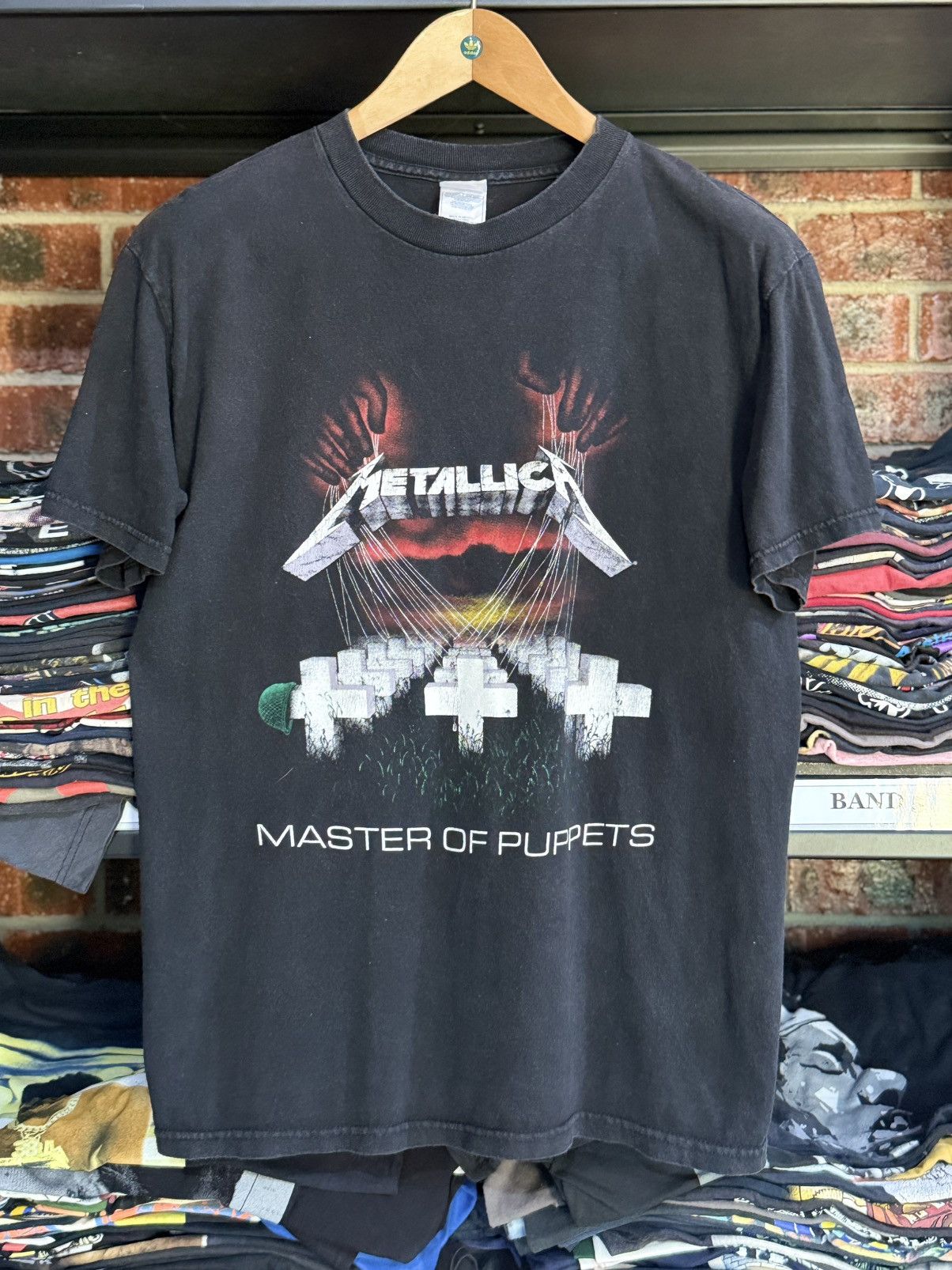 Band Tees × Vintage Vintage Metallica Master Of Puppets Faded Tee Size US M / EU 48-50 / 2 - 1 Thumbnail