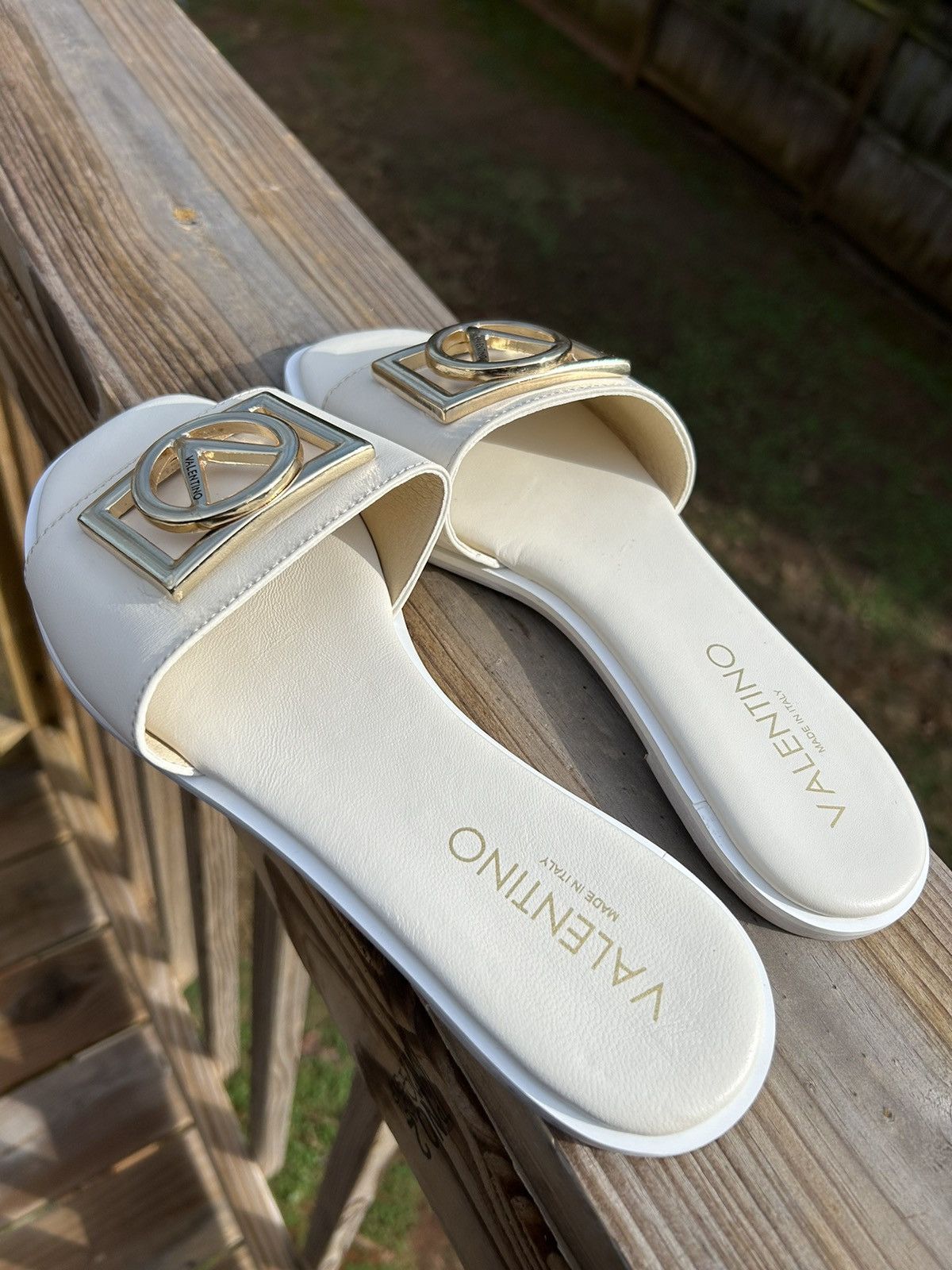 Valentino Valentino White Slide Sandals with Gold Logo Size US 8 / IT 38 - 11 Thumbnail