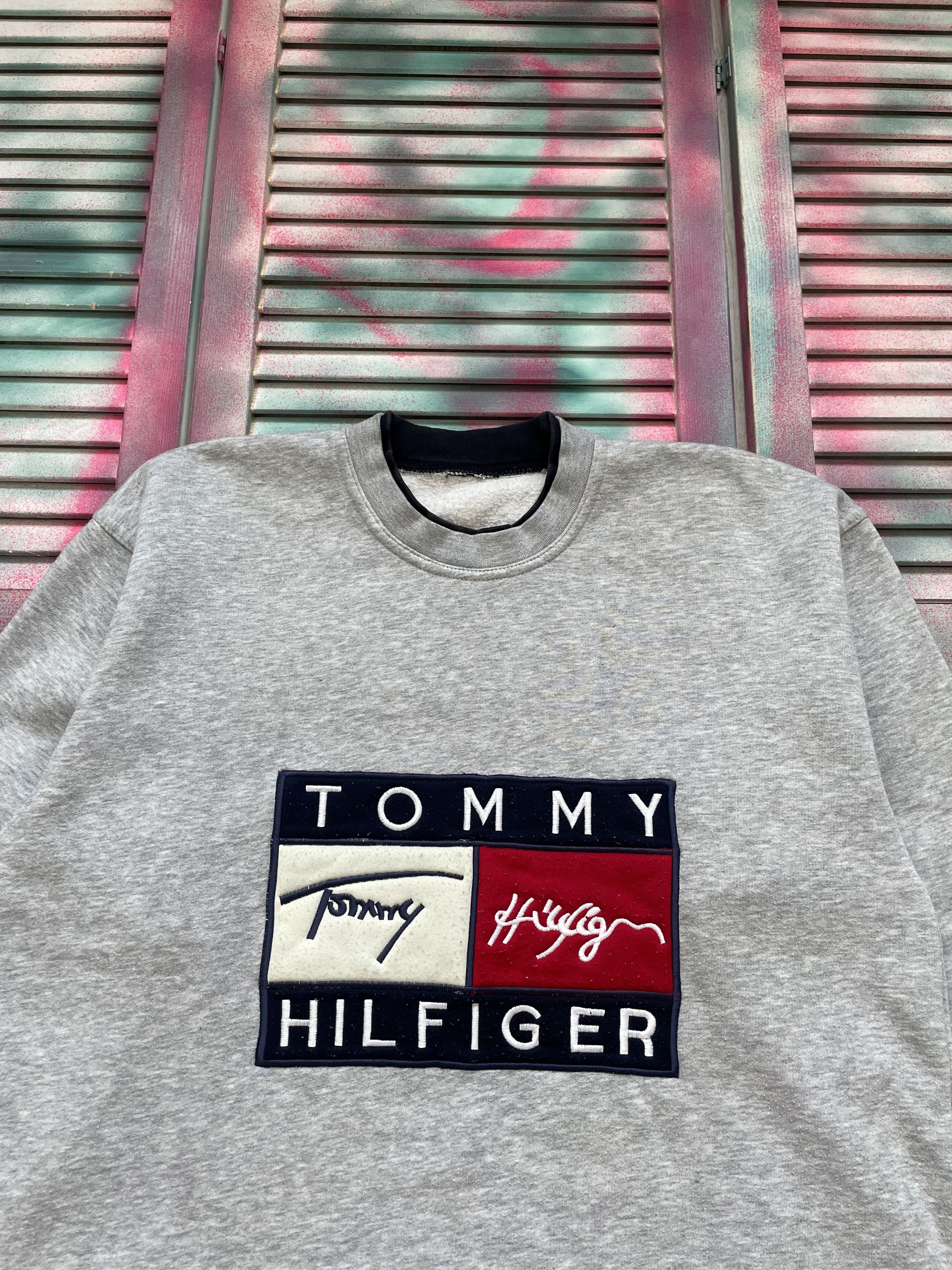 Tommy Hilfiger Vintage Tommy Hilfiger Sweatshirt Big Logo Streetwear Size US L / EU 52-54 / 3 - 2 Thumbnail