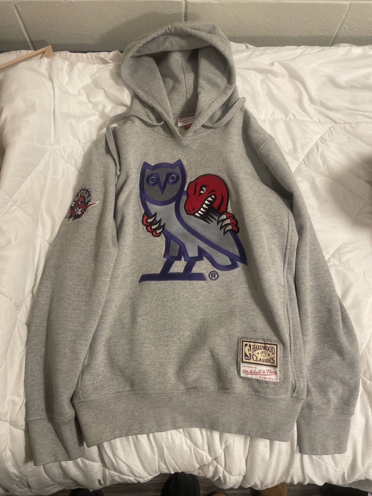 October's Very Own OVO X MITCHELL AND NESS 95’ OG OWL RAPTORS HOODIE Size US M / EU 48-50 / 2 - 1 Thumbnail