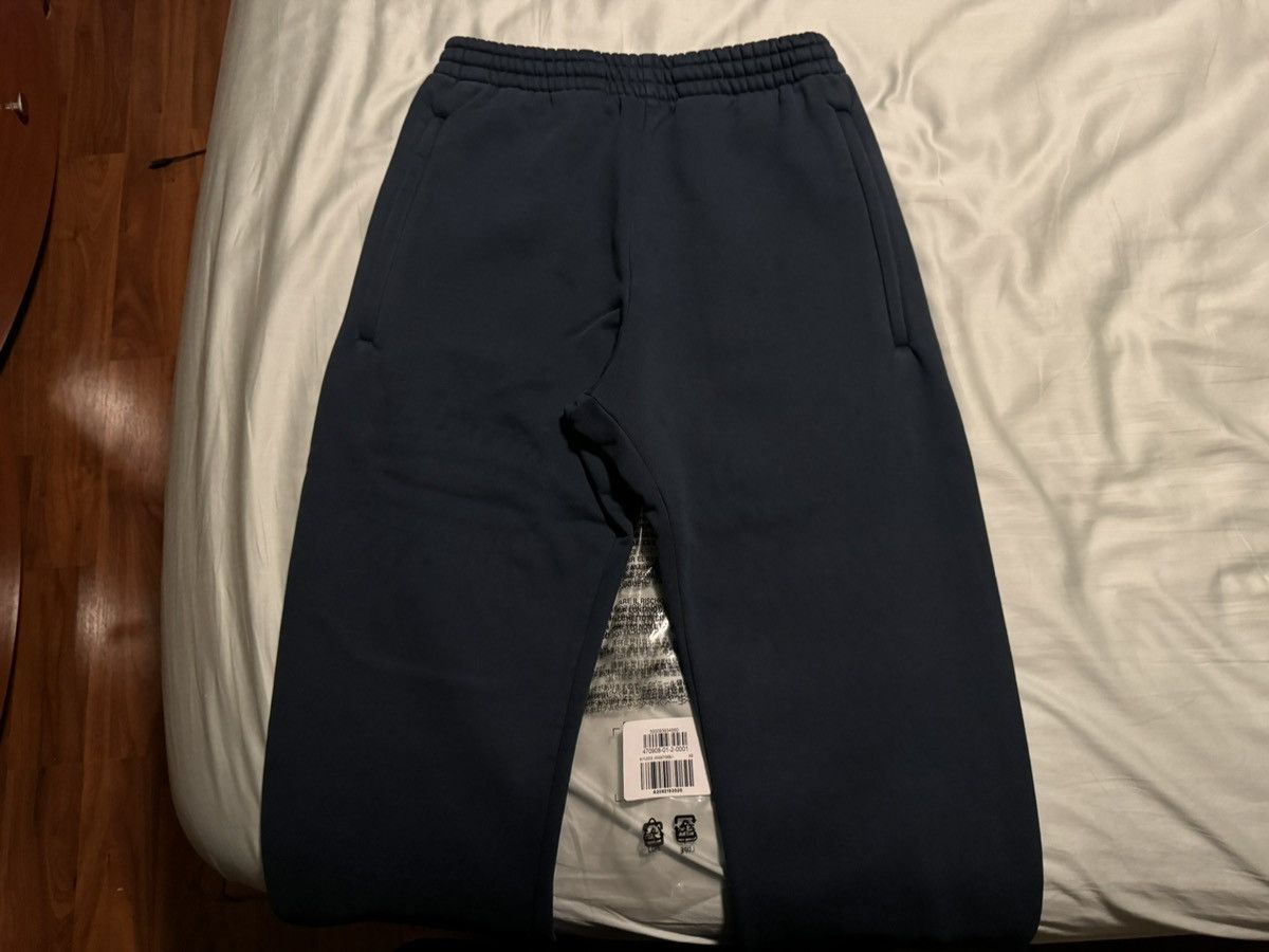 Balenciaga × Gap × Kanye West Yeezy Gap Sweatpants Navy Size Medium (Women’s/Unisex) Size US 32 / EU 48 - 2 Thumbnail