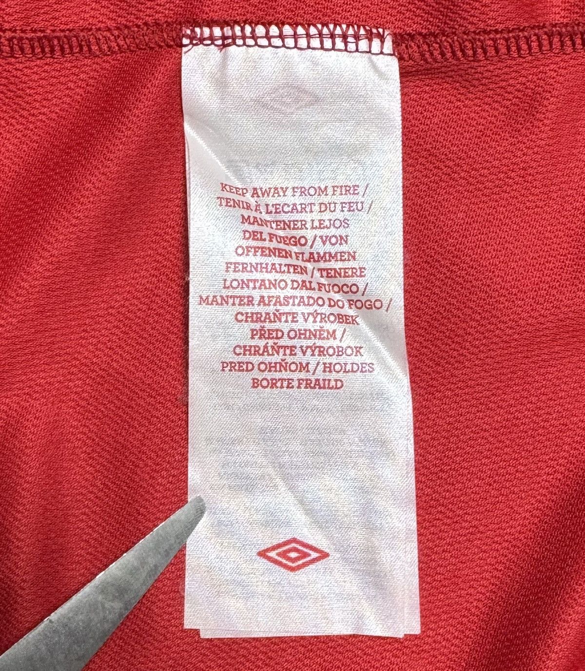 Umbro England 2012 2013 Goalkeeper Shirt Jersey Umbro #1 Hart Size US L / EU 52-54 / 3 - 13 Thumbnail