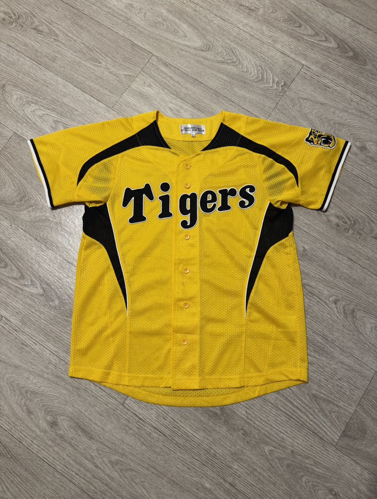 Japanese Brand 🔷Official Vintage Mizuno Hanshin Tigers Baseball Jersey🔷 Size US S / EU 44-46 / 1 - 1 Thumbnail