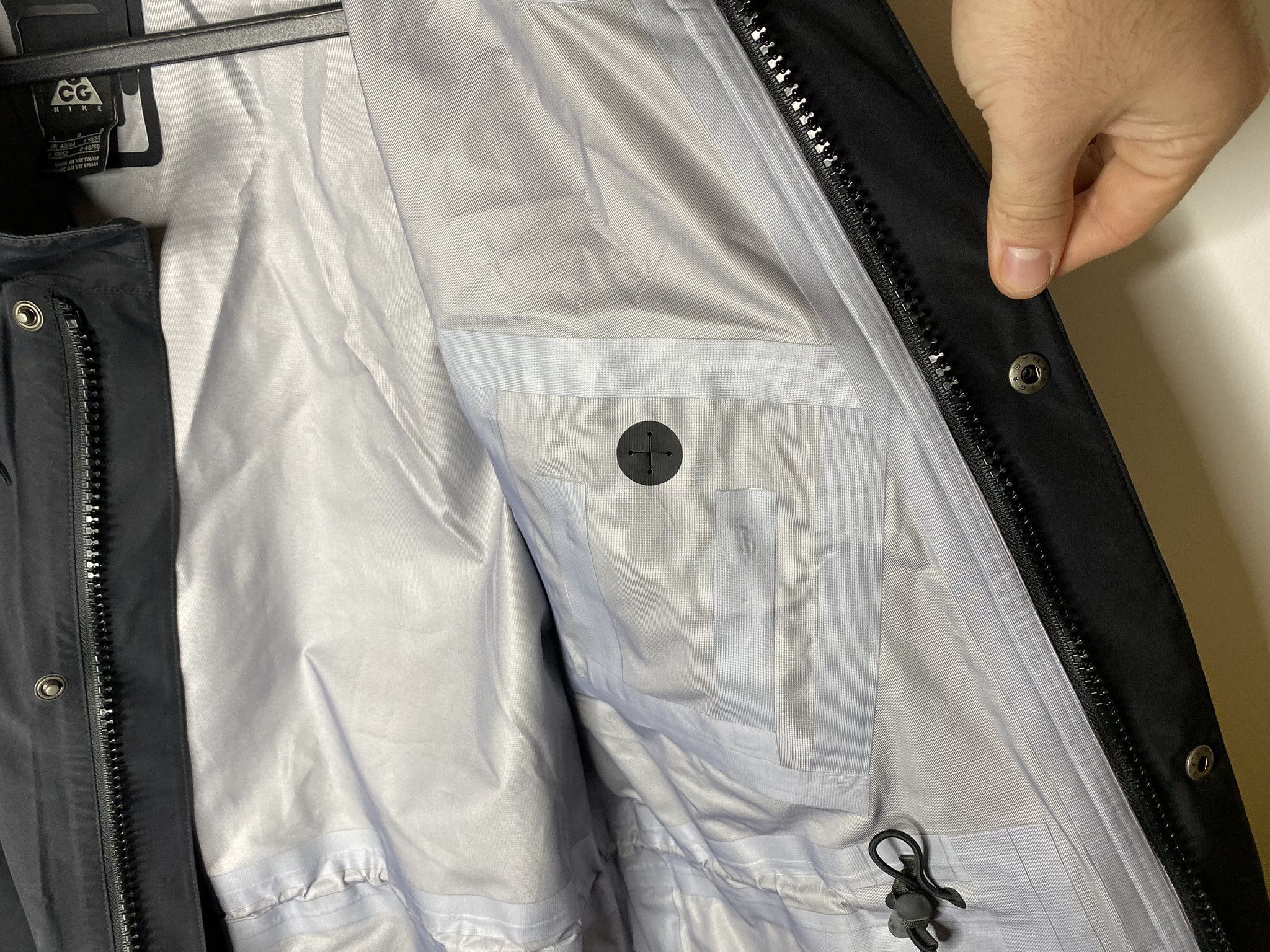 Nike ACG NIKE ACG MEANS ALL CONDITIONS GEAR GORE-TEX JACKET SIZE L Size US L / EU 52-54 / 3 - 8 Thumbnail