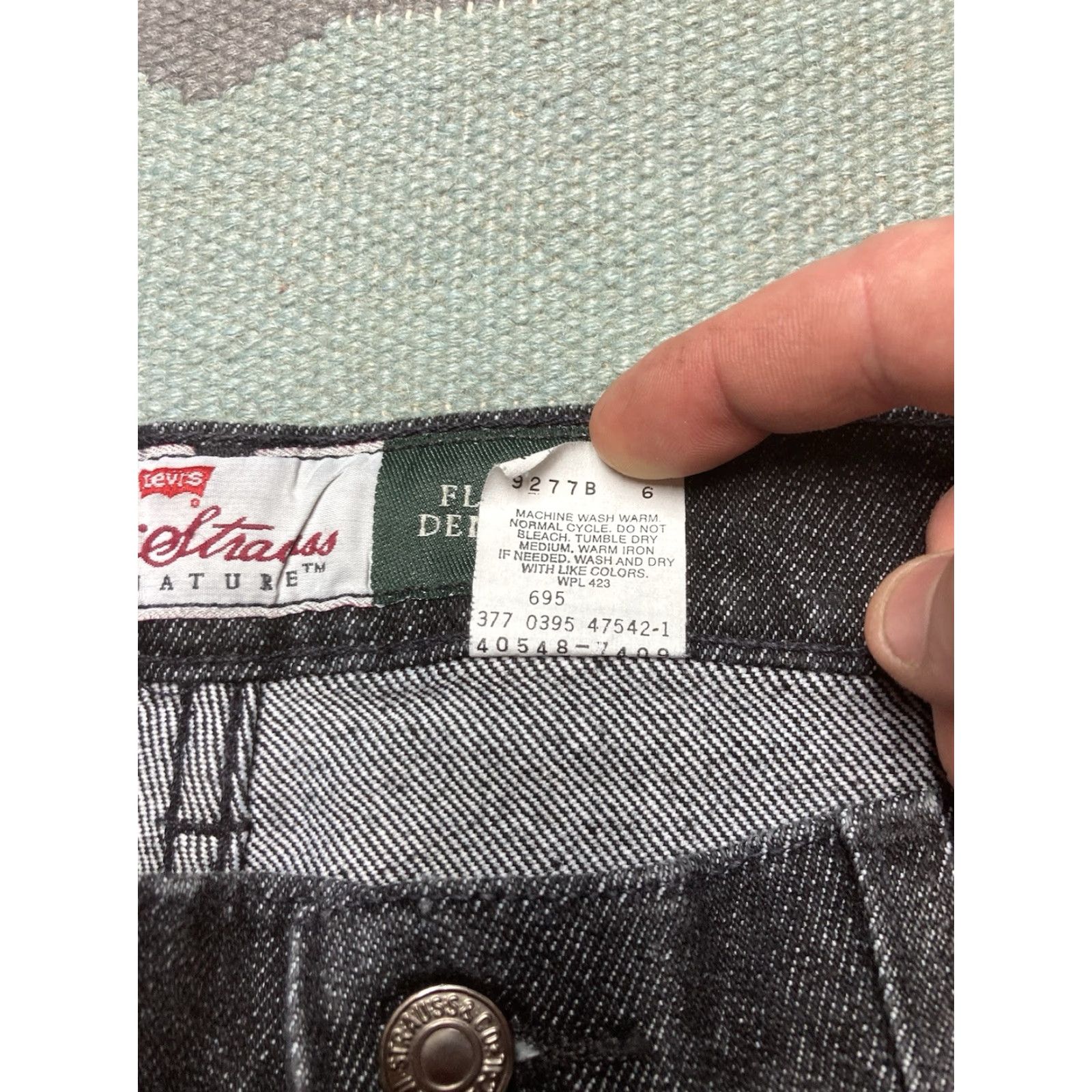 Levi's VINTAGE Levi’s 540 Jeans Black Denim Relaxed Straight 35x29 Mens Grunge Skater Size US 35 - 8 Thumbnail