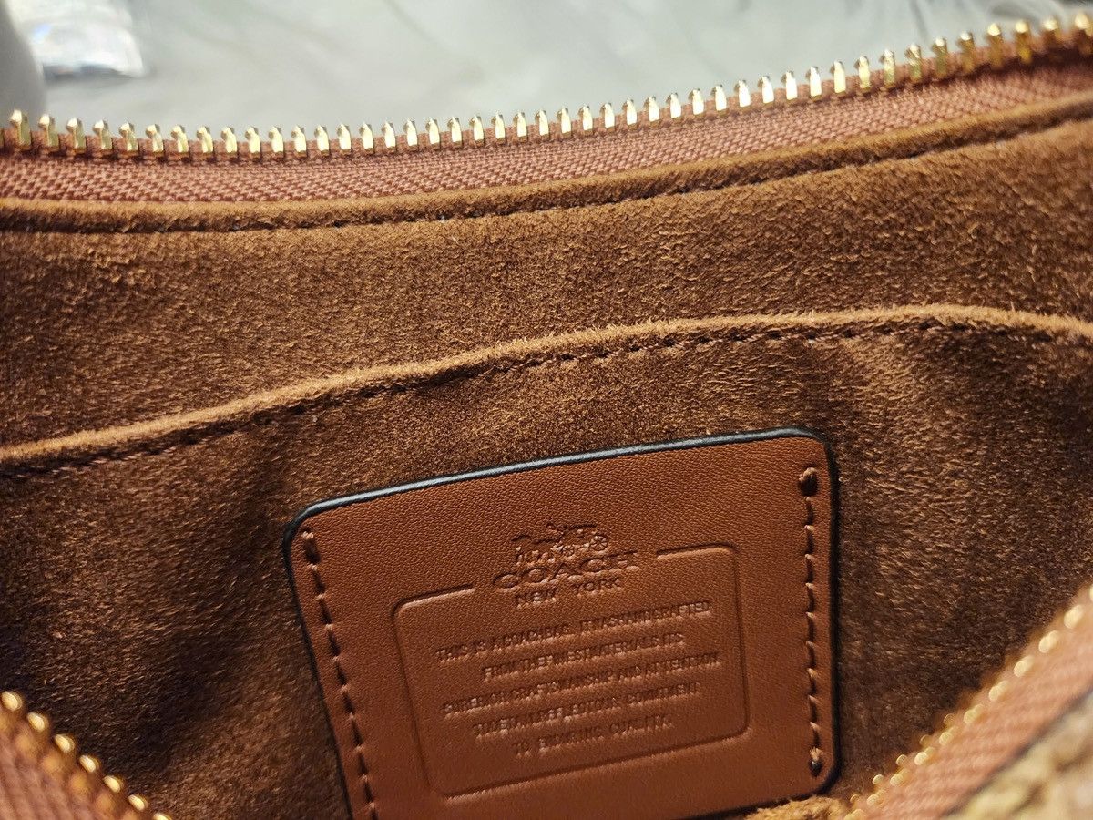 Coach Coach Brown Signature Canvas Shoulder Bag Size ONE SIZE - 7 Thumbnail