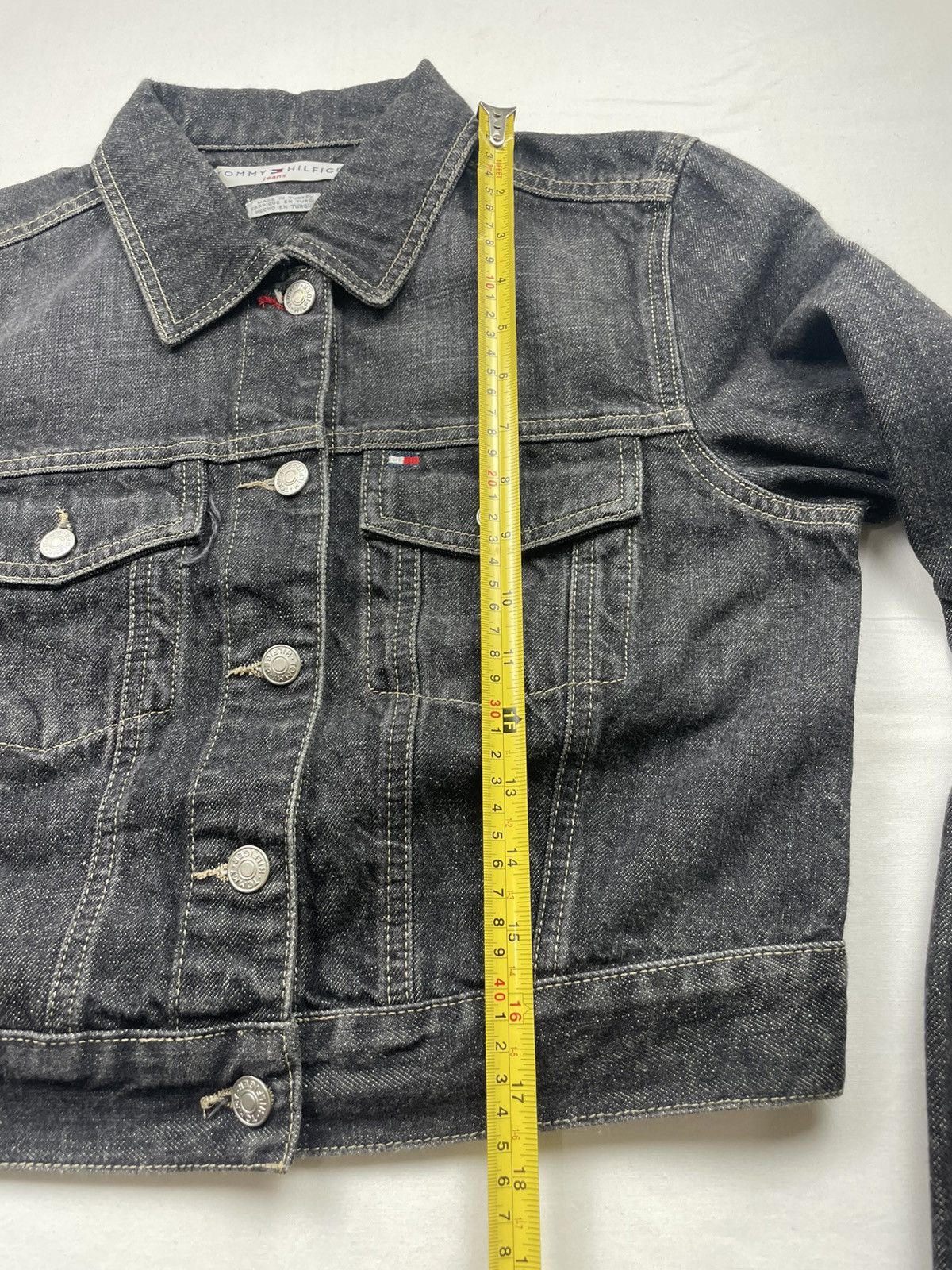 Tommy Hilfiger Tommy Hilfiger Cropped Denim Jacket Featuring Branded Button Size M / US 6-8 / IT 42-44 - 14 Thumbnail