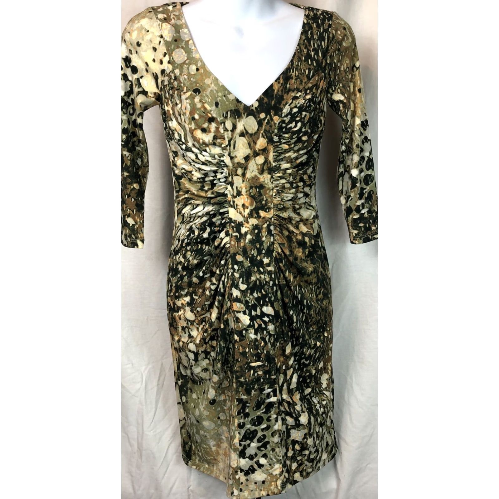 Boston Proper Boston Proper Dress Geometric Green V-Neck Knee Length Ruched Bodycon 0 Women Black? (color shown green) Size XS / US 0-2 / IT 36-38 - 6 Thumbnail