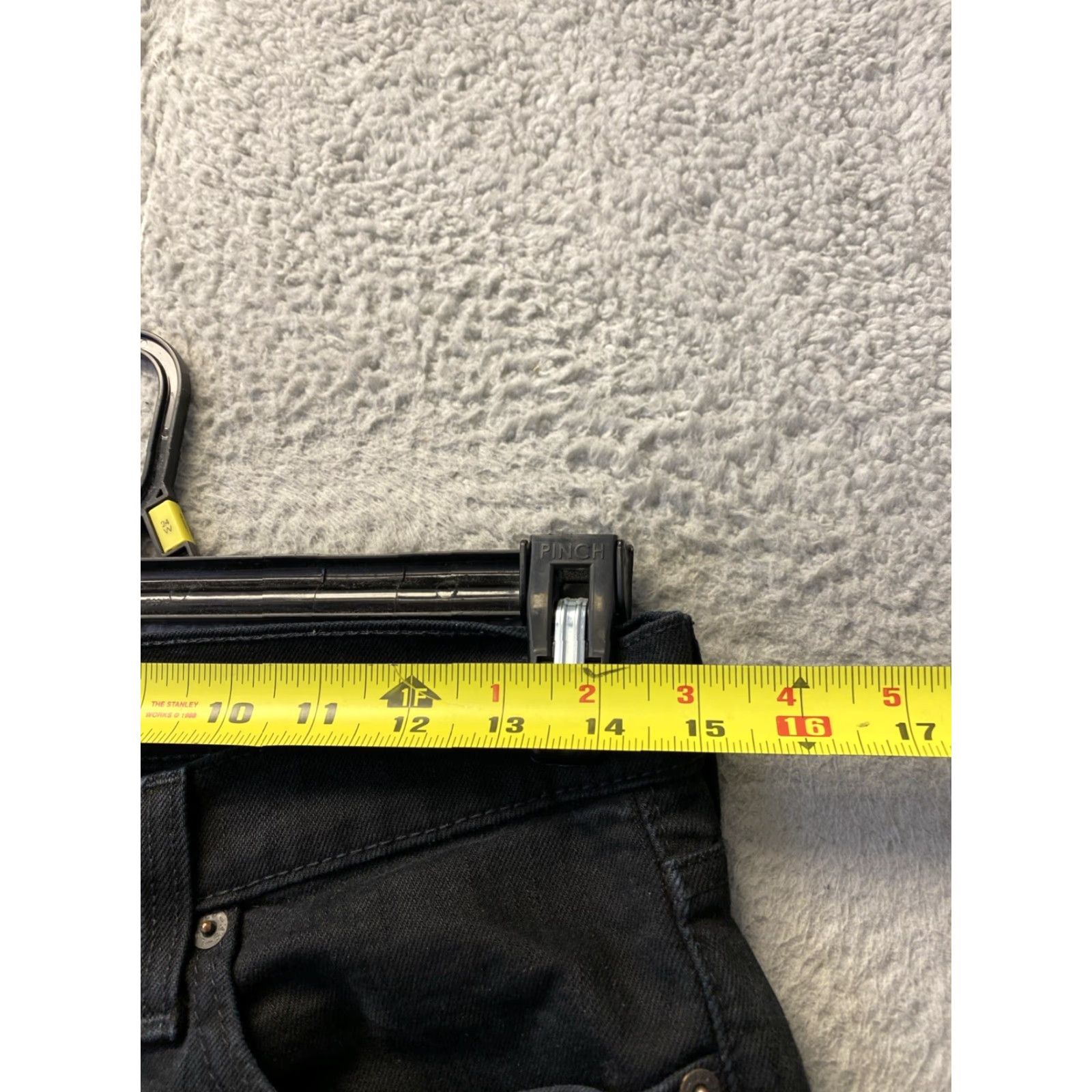 Levi's VINTAGE? No. But Levis 511 Jeans Mens 28x28 ACTUAL Black Slim Cut Hem /0424 Size US 28 / EU 44 - 4 Thumbnail