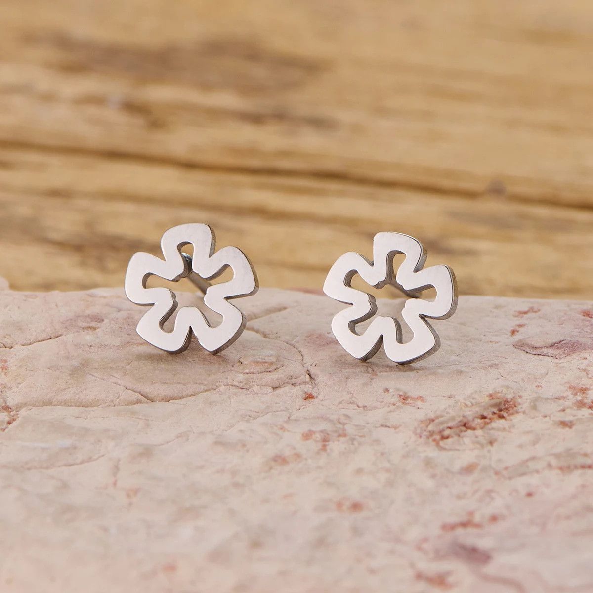 Jewelry Hollow Flower Mini Stud Earrings Charm Earring Gift Size ONE SIZE - 1 Preview