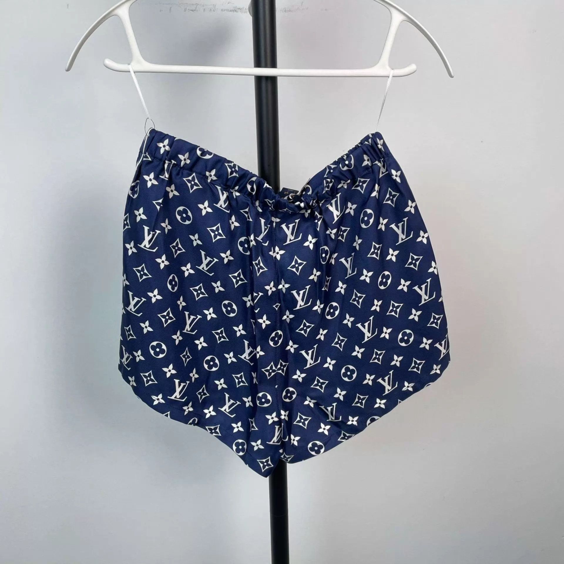 Louis Vuitton LV Monogram Silk Blue 34 Shorts Size US 34 / EU 50 - 2 Thumbnail