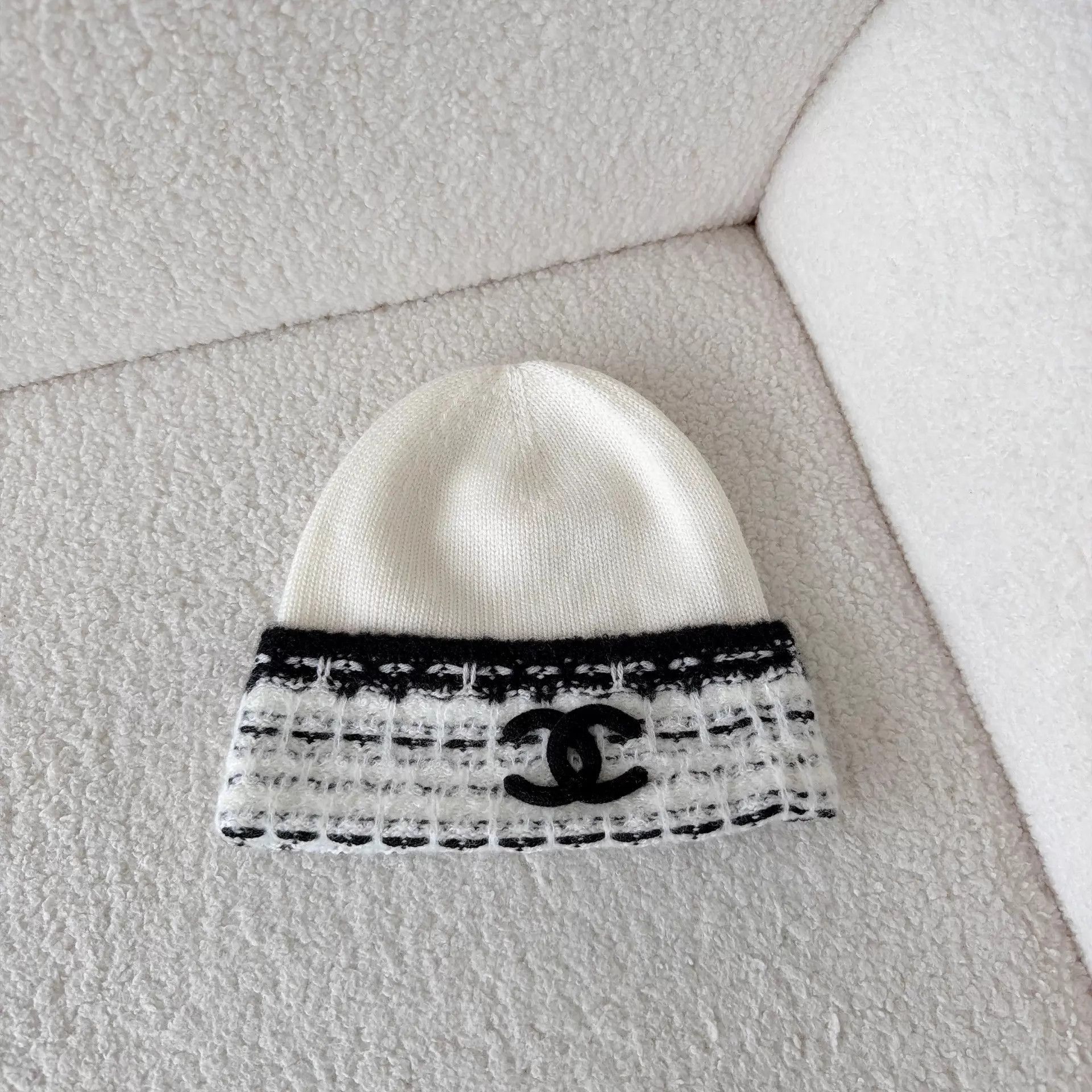 Chanel Chanel 24B White Wool Knit Beanie Pre-owned Size ONE SIZE - 1 Thumbnail