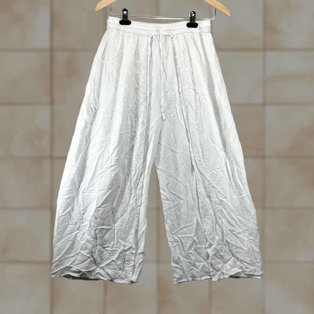 HARE VINTAGE Jessica Taylor White Floral Embroidered Wide-Leg Harem Pants Ladies M Inseam 22in Rayon Bohemian Hippie 80s 90s Festival Clothing Womens Size 32" / US 10 / IT 46 - 1 Thumbnail