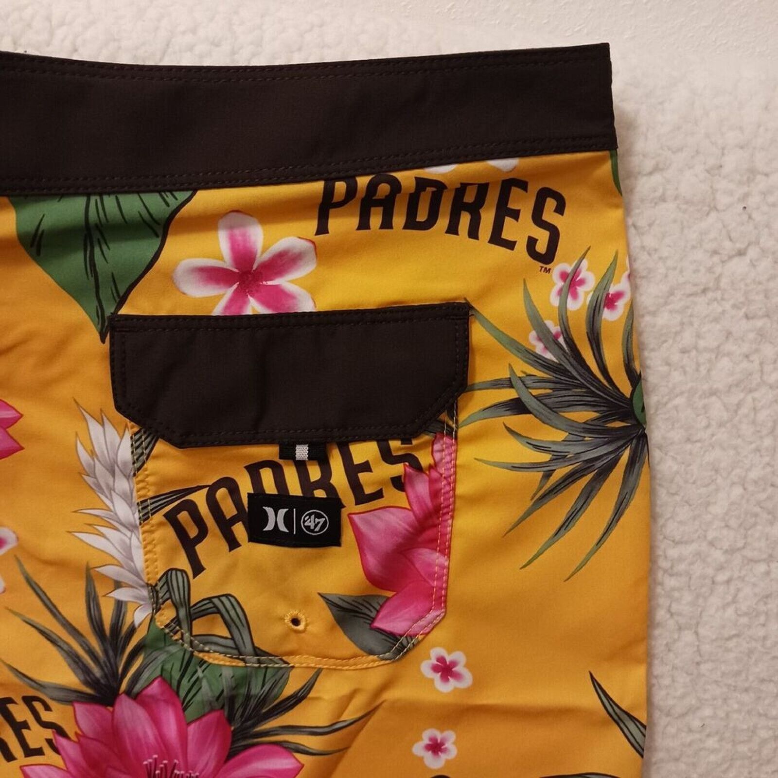 Hurley Hurley MLB Swim Trunks PADRES Mens 36 Yellow Tropical Floral Size US 36 / EU 52 - 3 Thumbnail