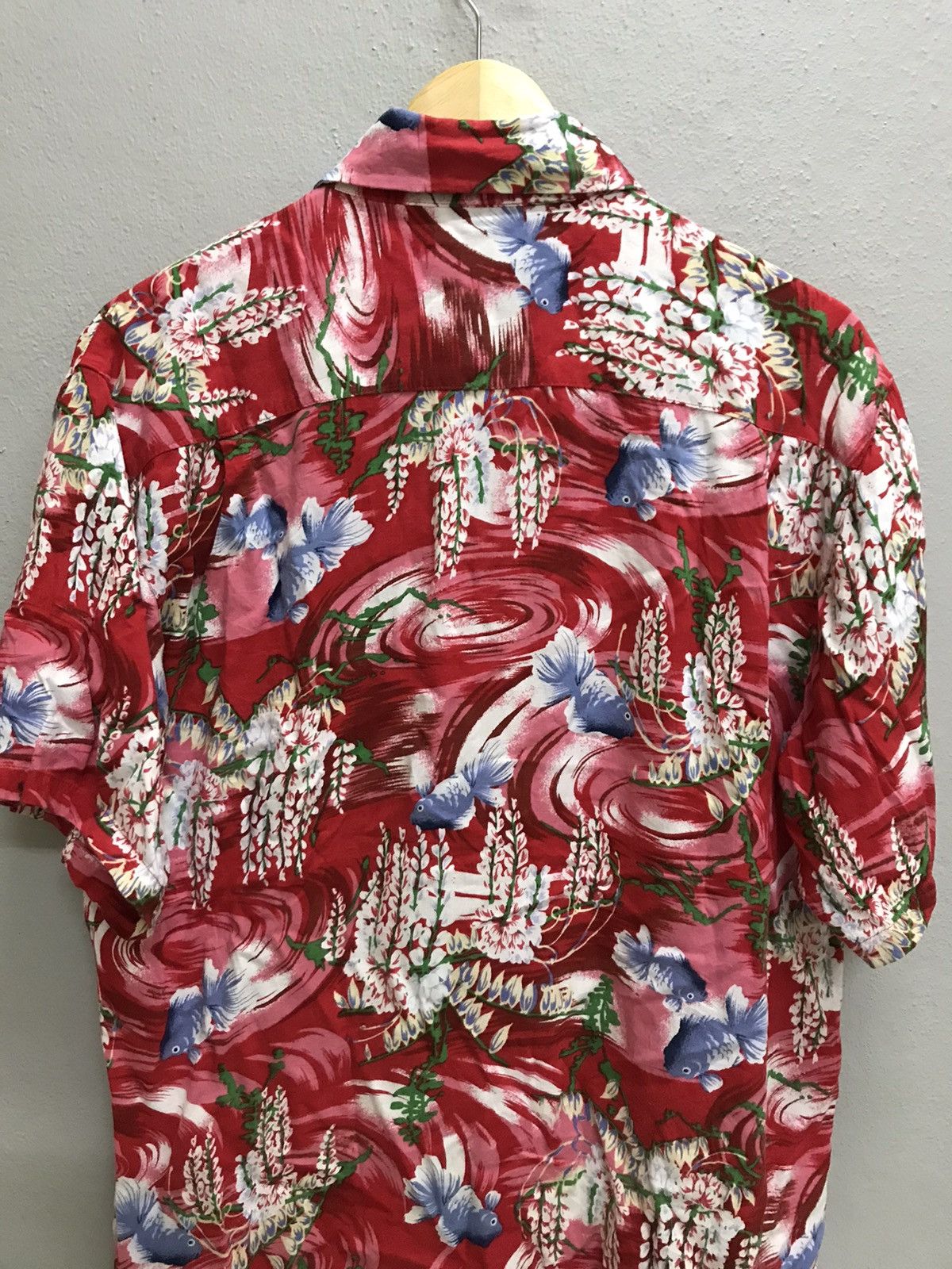 Japanese Brand VINTAGE NICXSIXX GOLD FISH HAWAIIAN RAYON SHIRT BUTTON UP Size US M / EU 48-50 / 2 - 7 Thumbnail