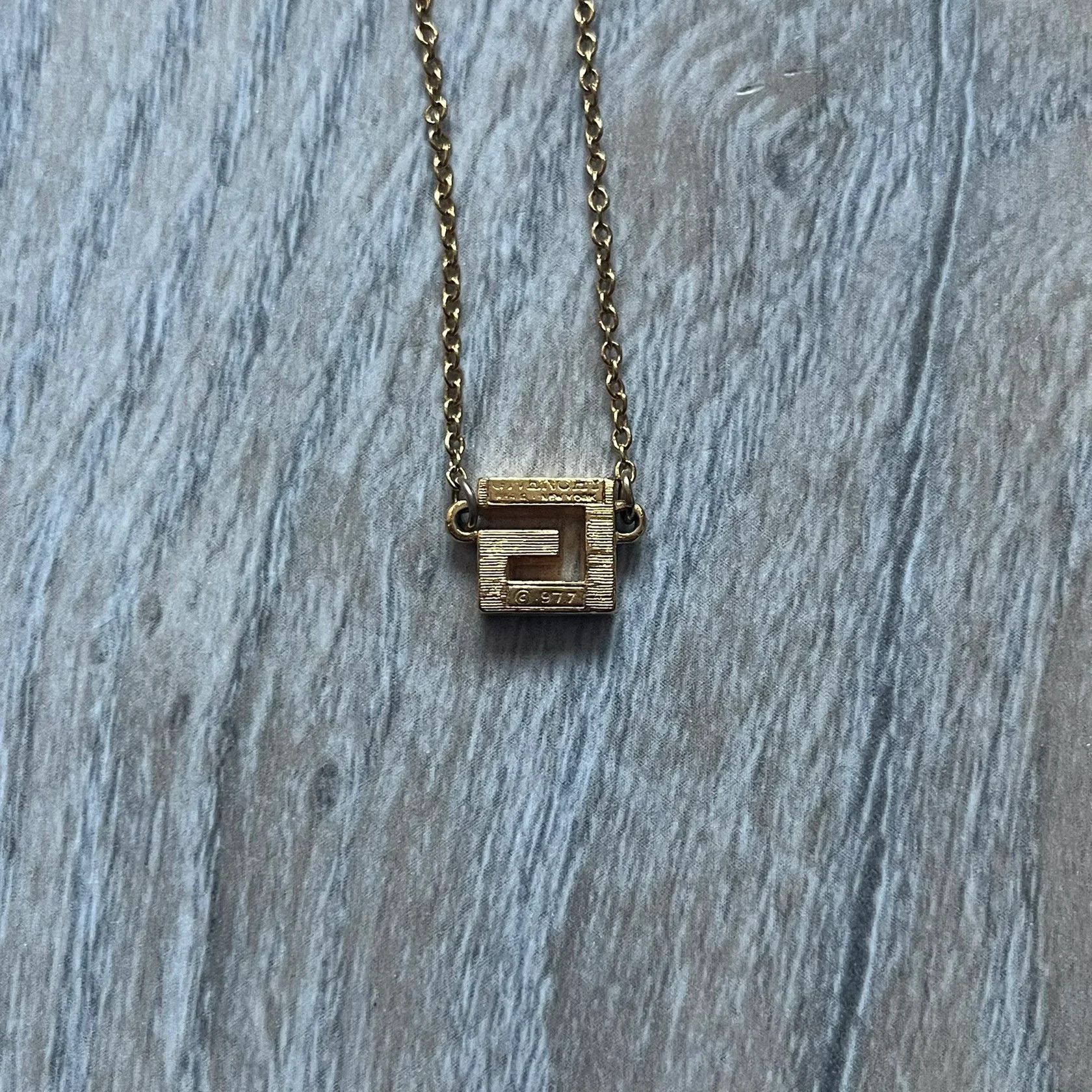 Givenchy Givenchy Gold-Tone Vintage Pendant Necklace Size ONE SIZE - 4 Thumbnail
