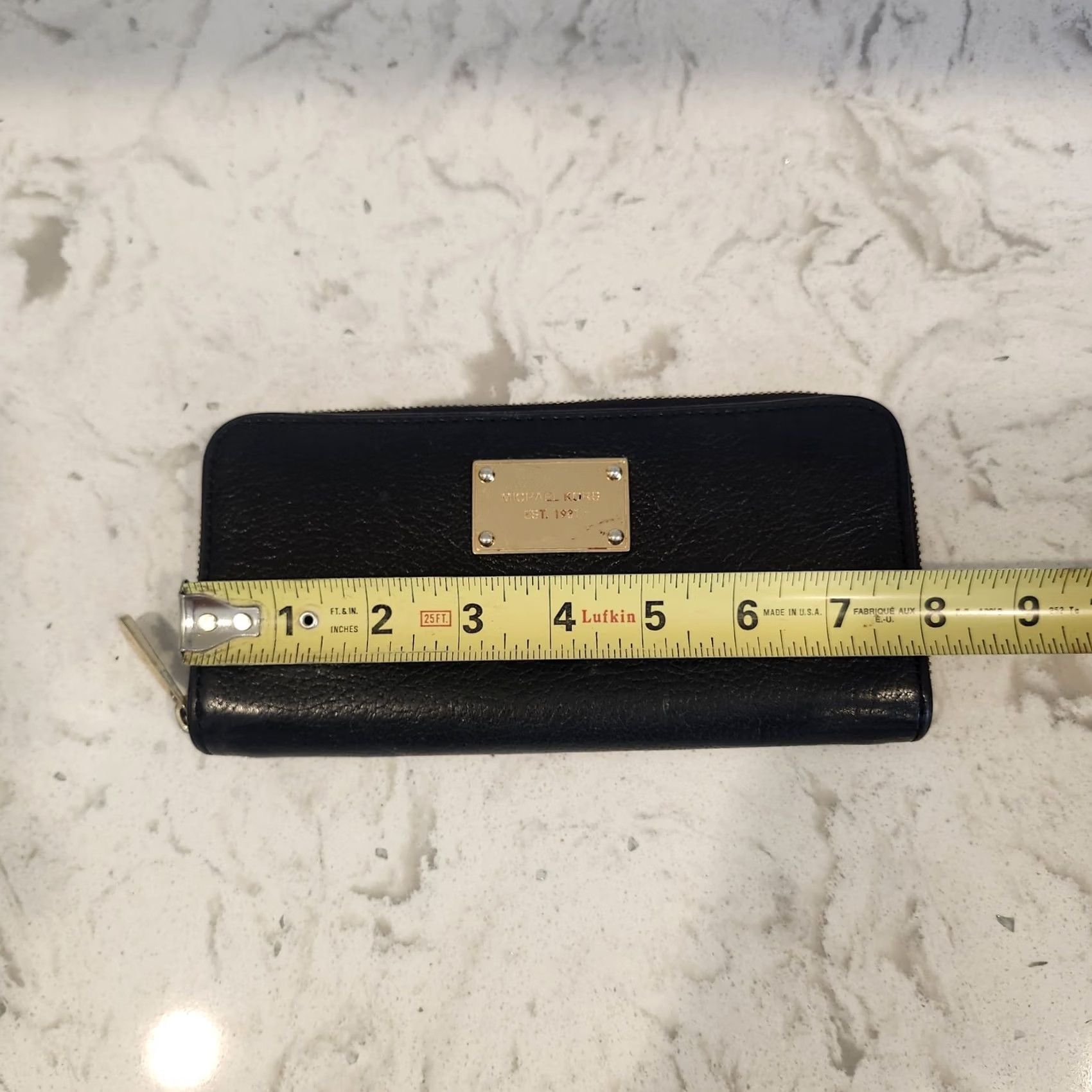 Michael Kors Michael Kors Wallet Black Leather Zip-Around Gold Plate Logo Womens S Small Used Condition Size ONE SIZE - 7 Thumbnail