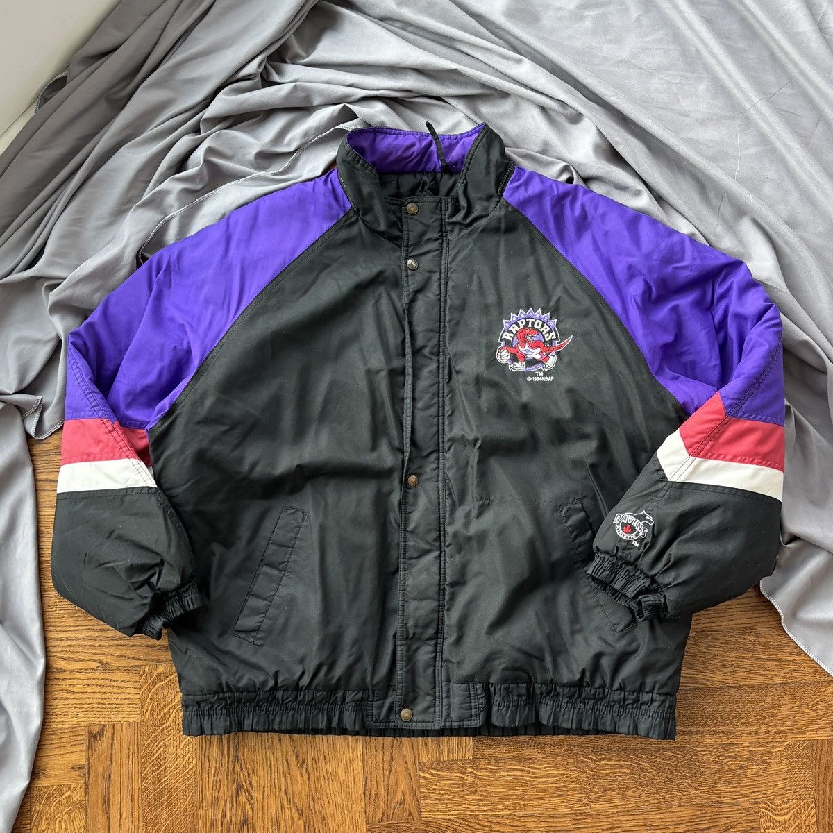 NBA 1994 Toronto Raptors Puffer Jacket Vintage NBA Raven Coat Size US XL / EU 56 / 4 - 2 Thumbnail