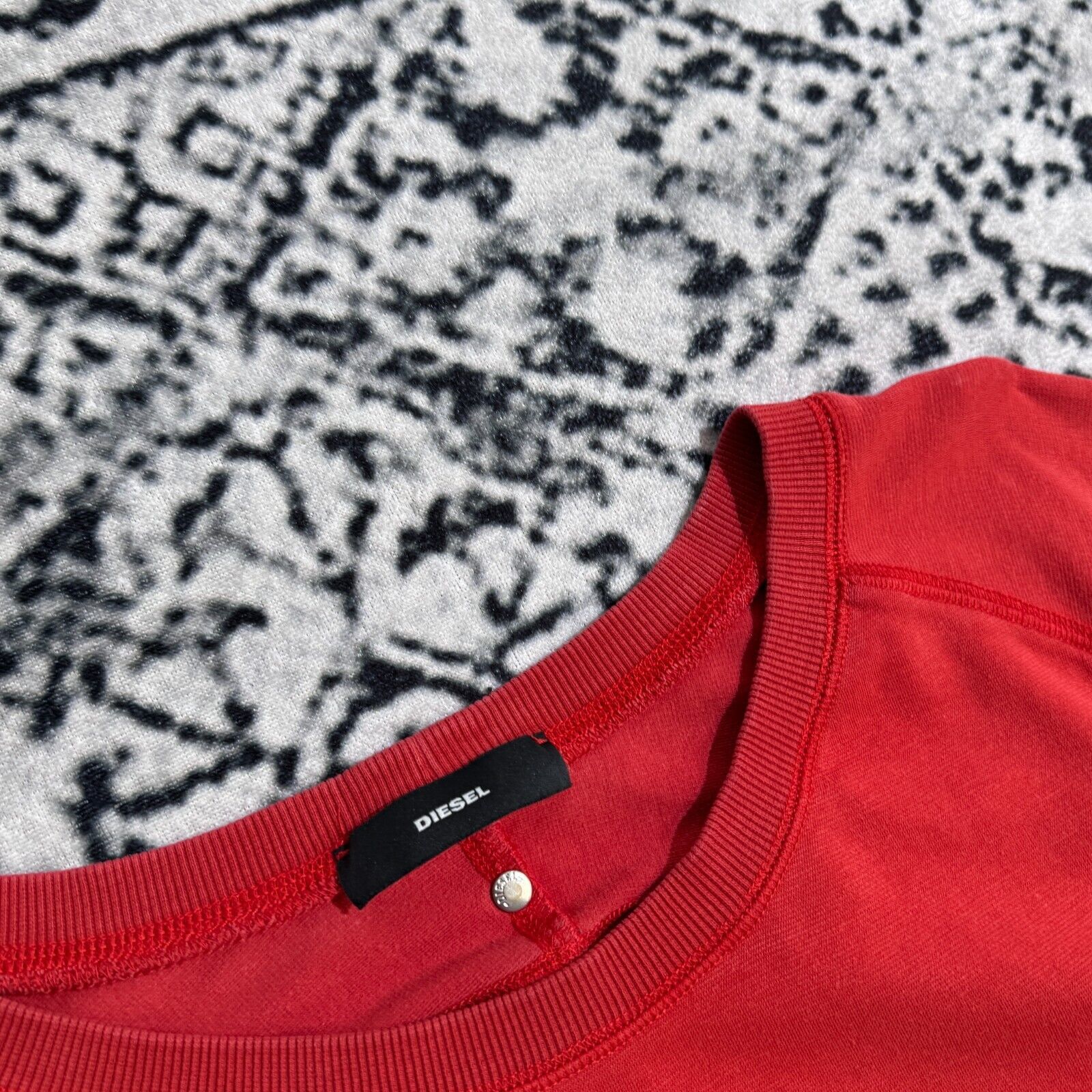 Diesel × Vintage Vintage Diesel Red Cotton Crewneck Size L 90s Spellout Logo Size US L / EU 52-54 / 3 - 7 Thumbnail