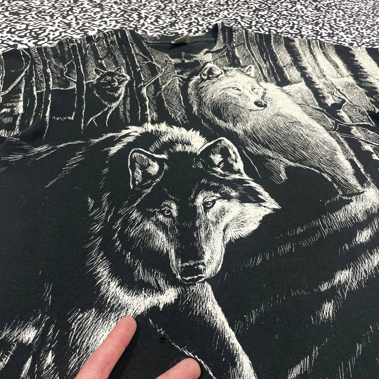 Vintage Vintage 1992 Wolf Harlequin Over Print T-shirt Faded Style Size US L / EU 52-54 / 3 - 8 Thumbnail