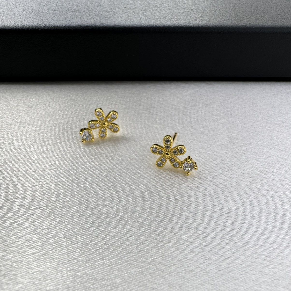 Designer Small CZ Flower Stud Earrings for Women Size ONE SIZE - 3 Thumbnail