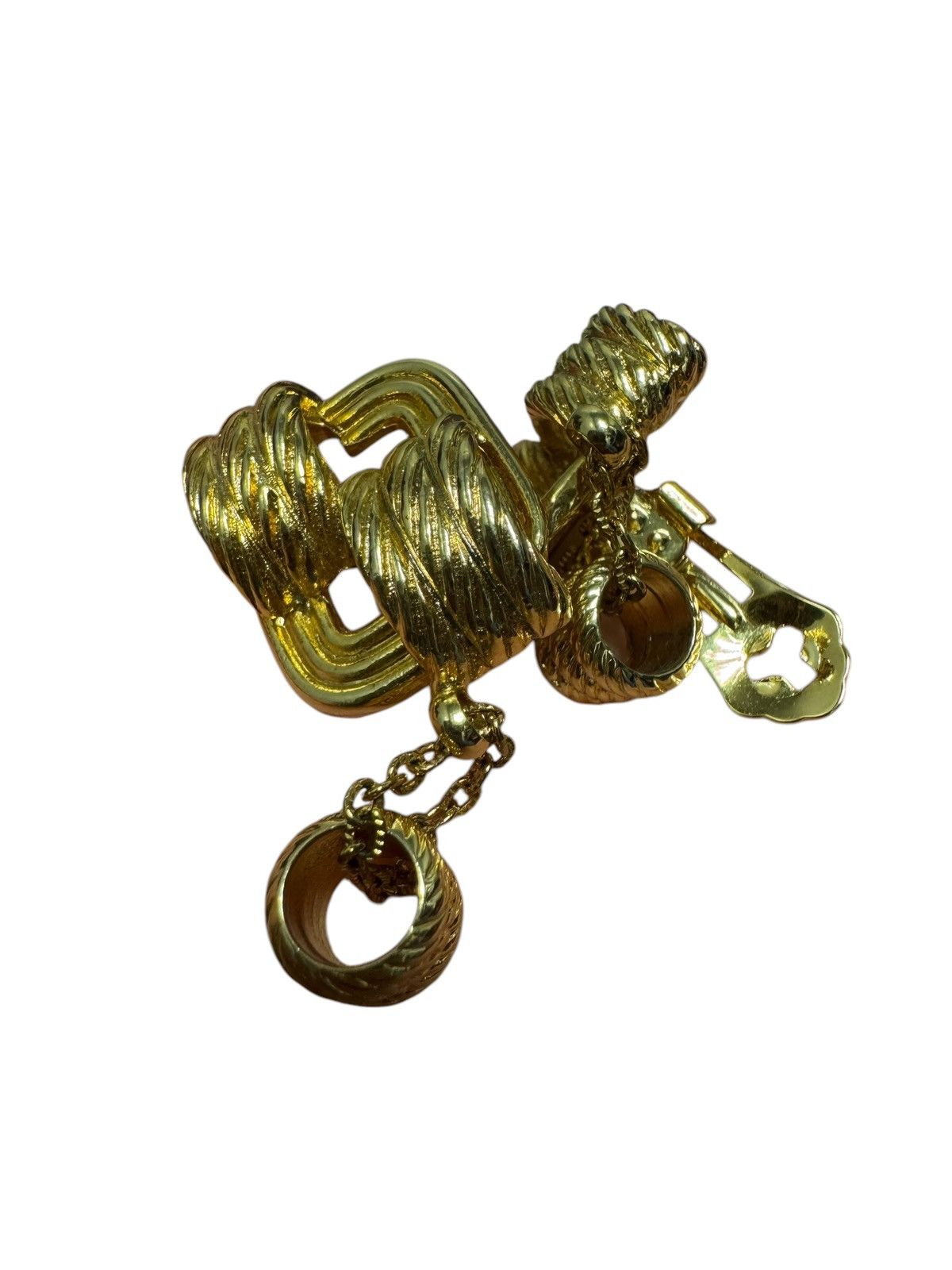 Designer × Jewelry × Vintage VINTAGE CLIP-ON EARRING WITH A RENAISSANCE REVIVAL DESIGN Size ONE SIZE - 6 Thumbnail