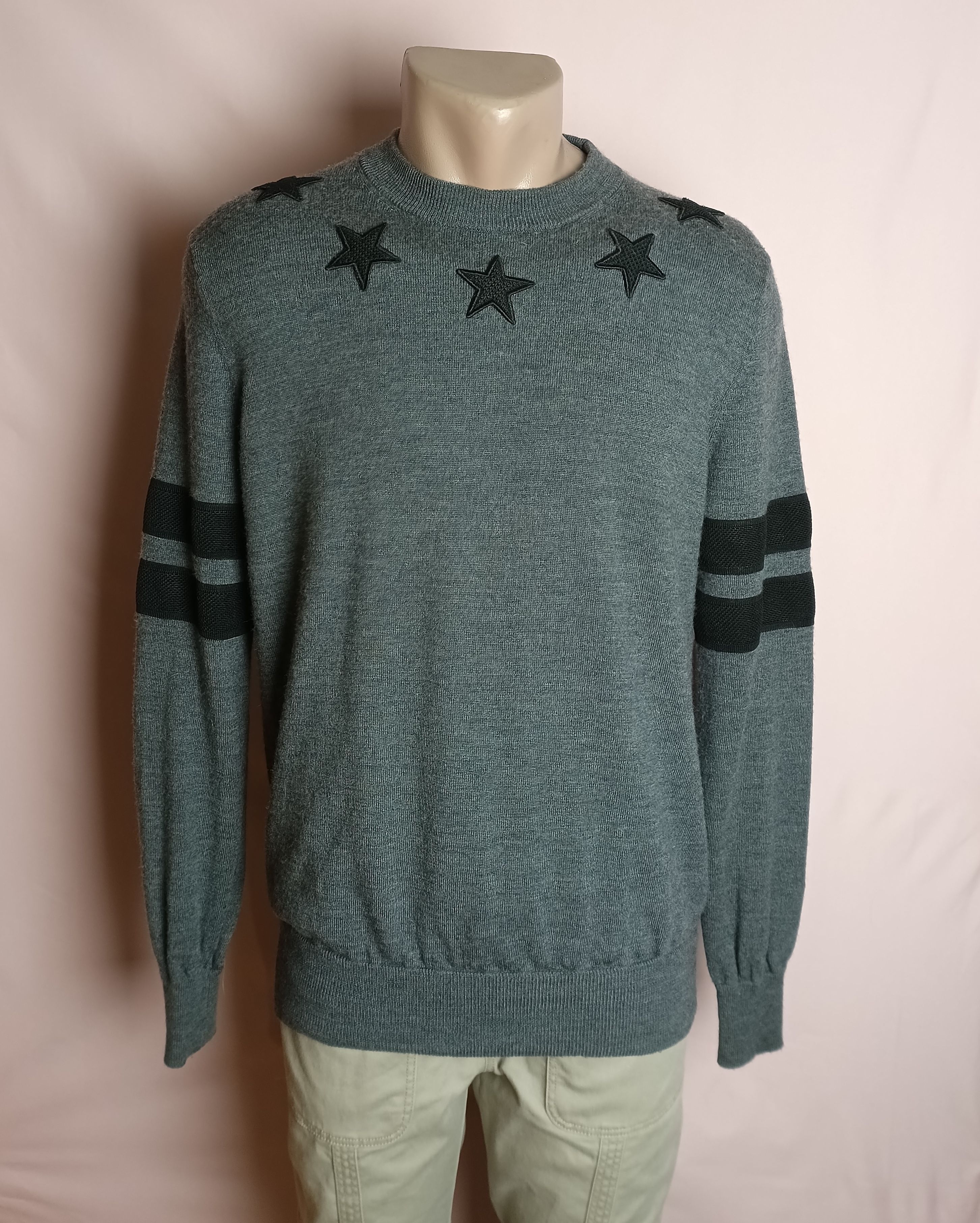 Givenchy Givenchy Grey Wool Star Embroidered Long Sleeve Sweater L Size US L / EU 52-54 / 3 - 2 Thumbnail