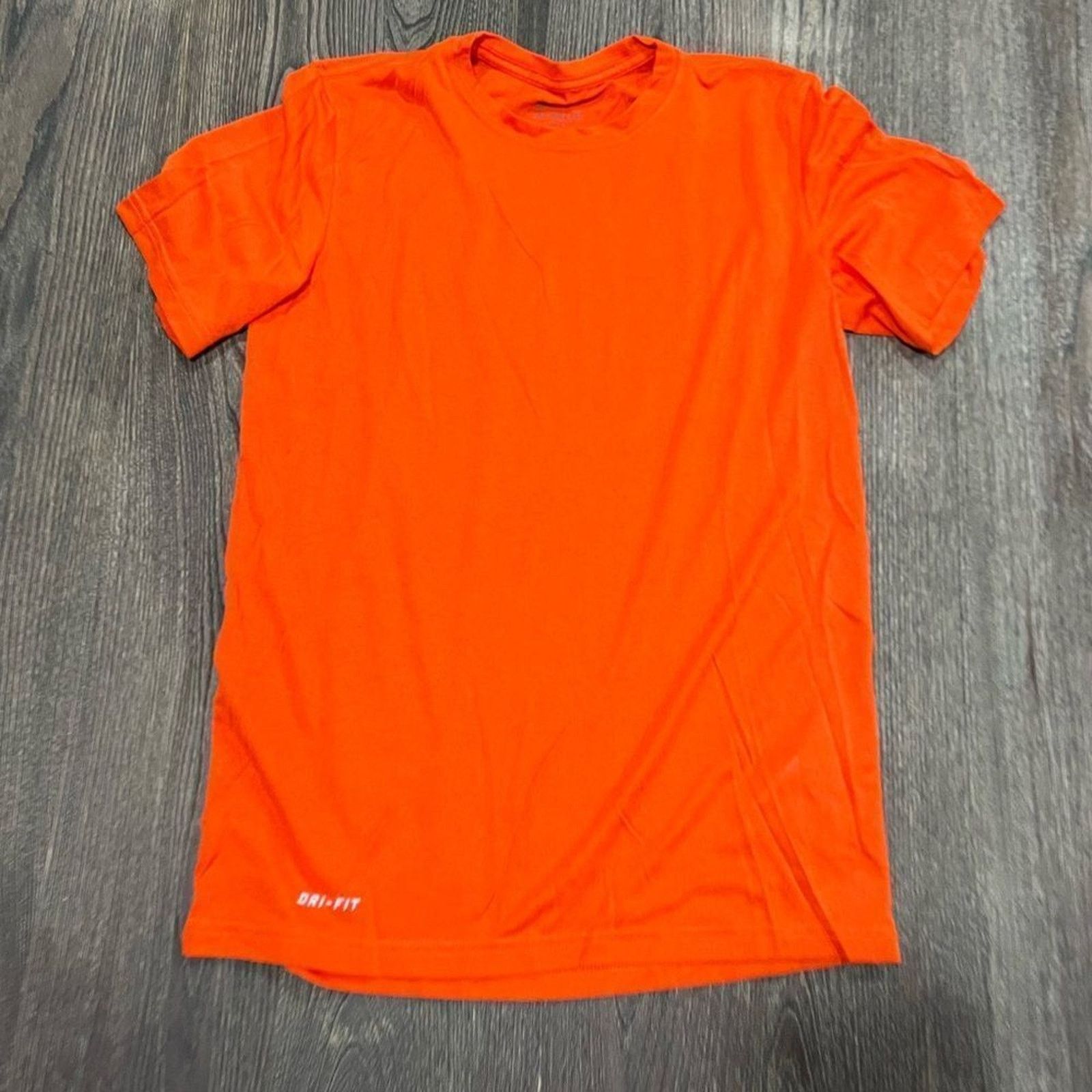 Nike NWOT Nike Dri-Fit T-Shirt Short Sleeve Athletic Cut Sz S Size US S / EU 44-46 / 1 - 1 Thumbnail