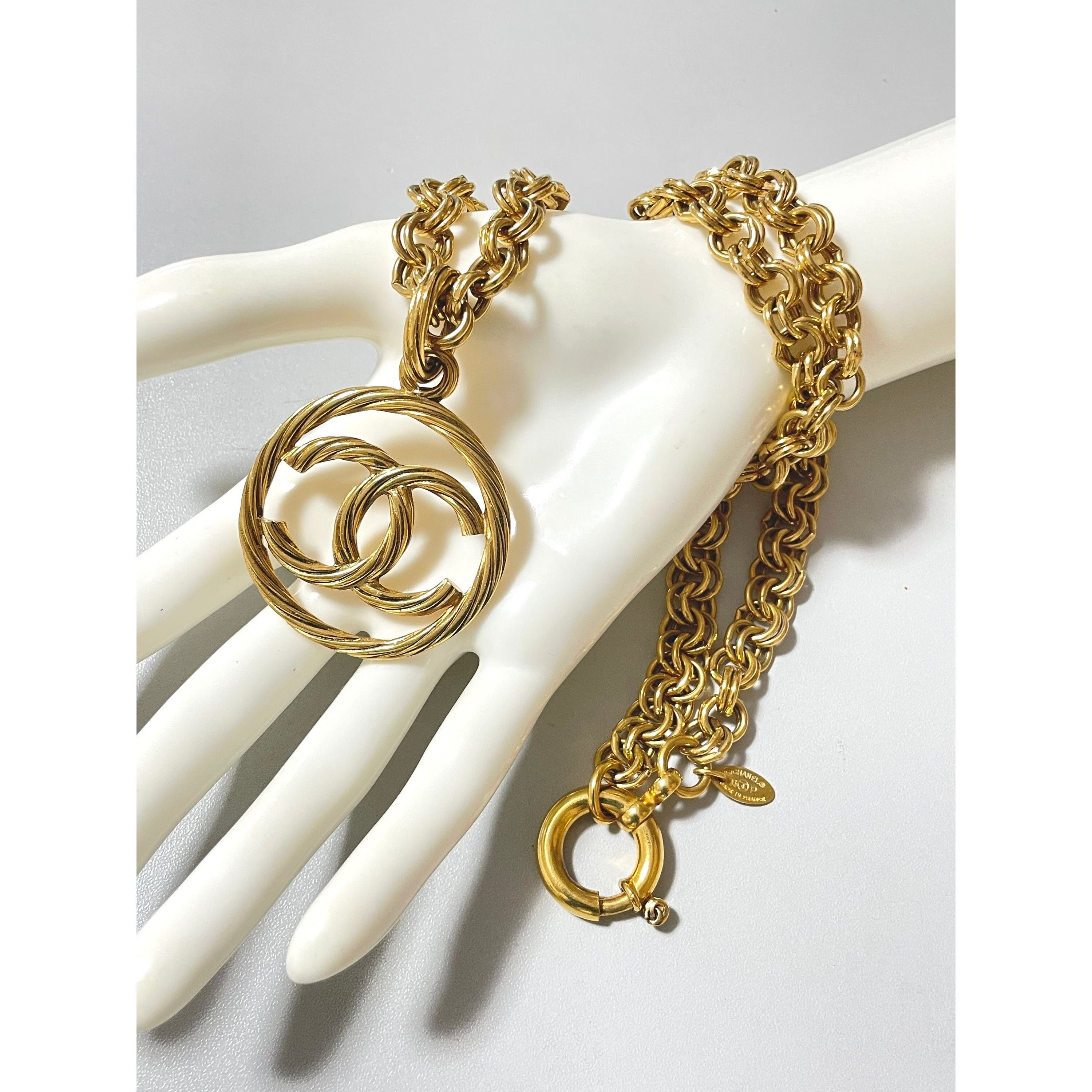 image of Vintage Chanel Nice And Heavy Chain Necklace. Twisted Frame in Gold, Women's
