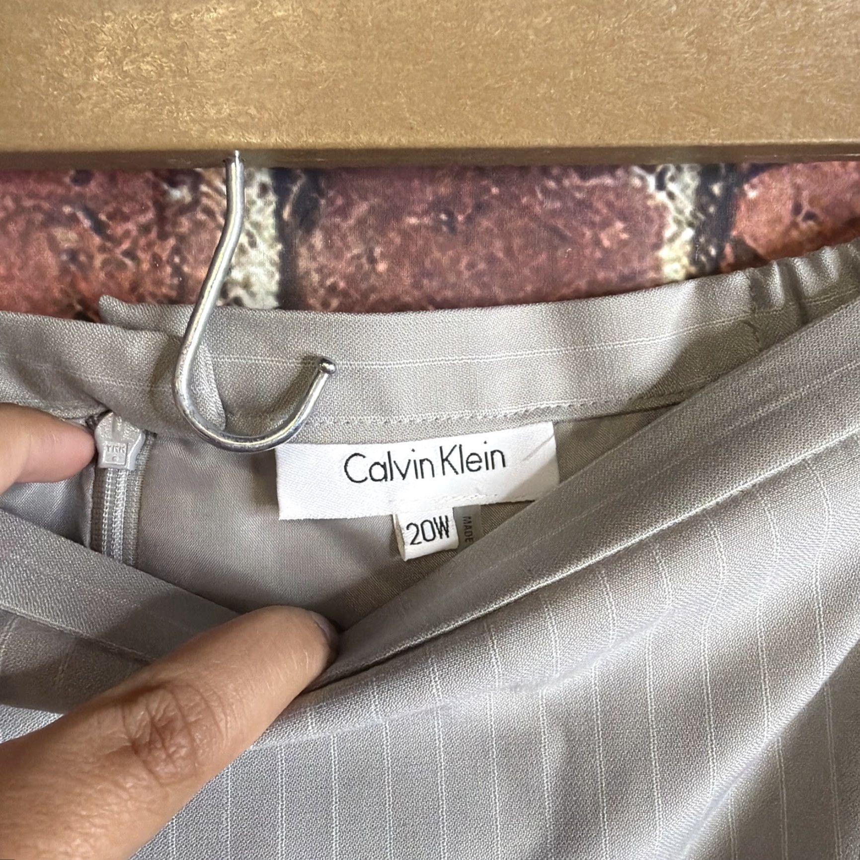 Calvin Klein Calvin Klein Womens Gray Plus Size Skirt 20W NWT Plus Size Business Casual Short Pencil Skirt Womens 20W Grey Calvin Klein skirt Size 42" / US 20 - 2 Thumbnail