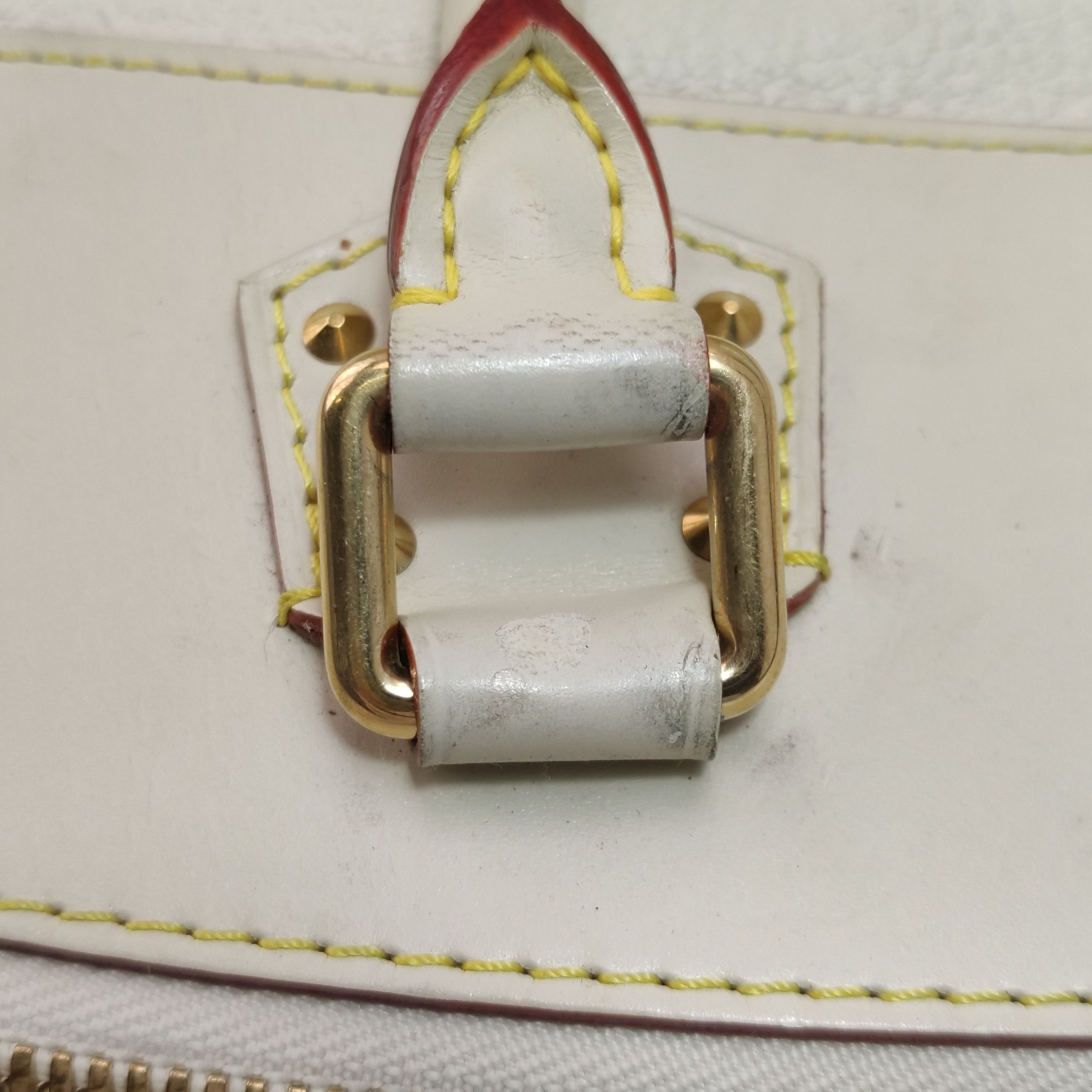 Louis Vuitton Louis Vuitton (LV) Suhali Lockit Cowhide and Lambskin Solid Size ONE SIZE - 1 Thumbnail