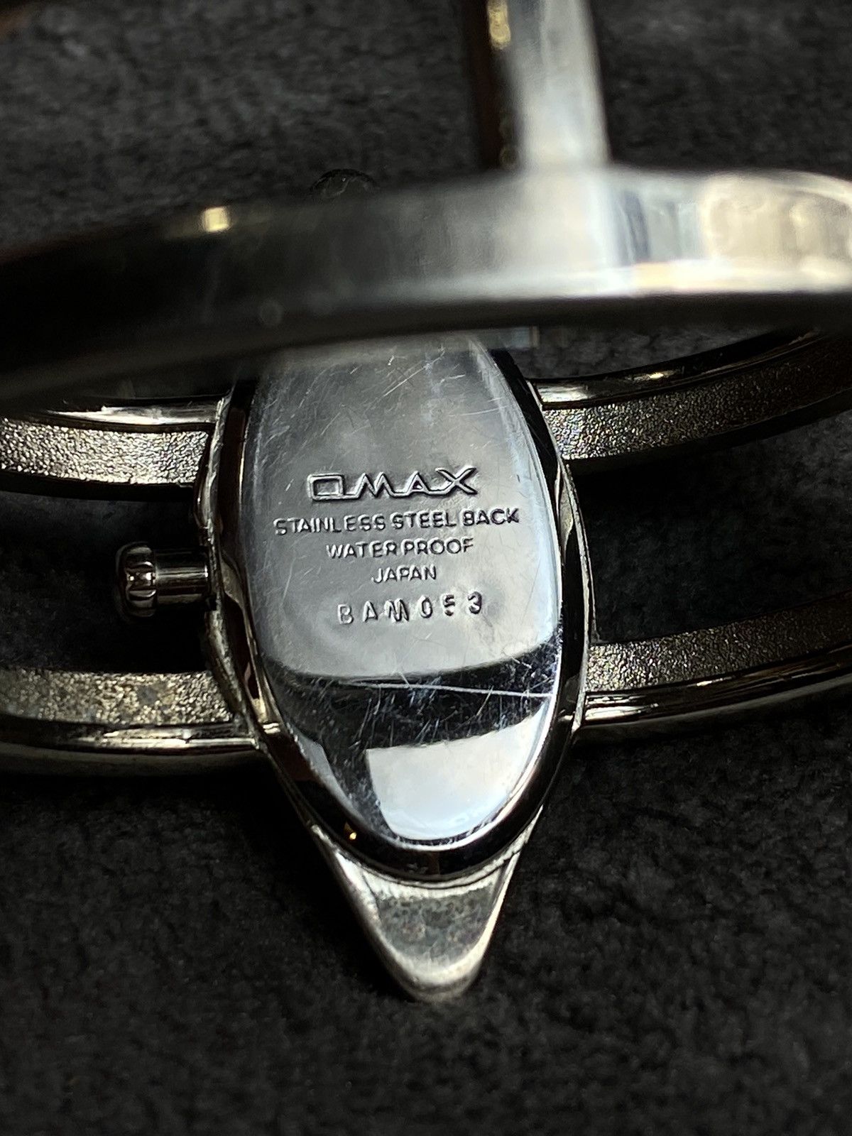 Vintage Omax Lip-Shaped Bracelet Watch — Unique Style Size ONE SIZE - 6 Thumbnail