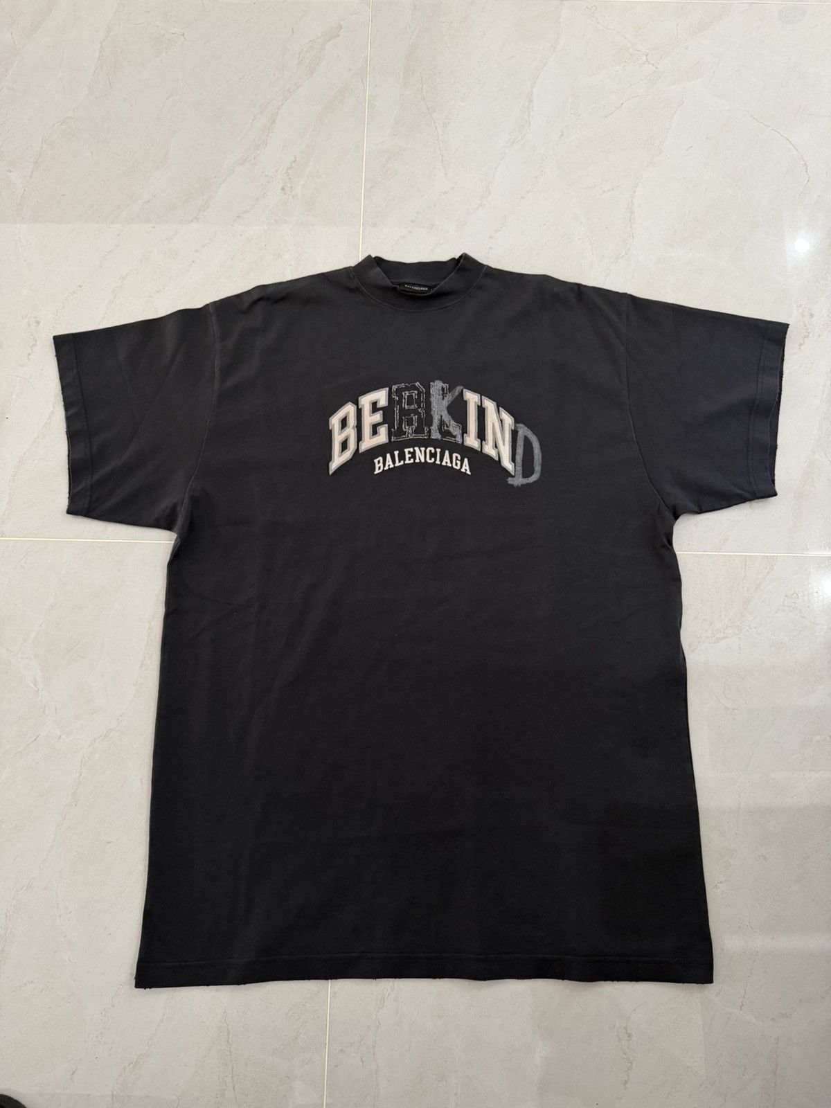 Balenciaga Balenciaga Be Kind Tshirt Black Sz.1 Oversized Size US S / EU 44-46 / 1 - 1 Thumbnail