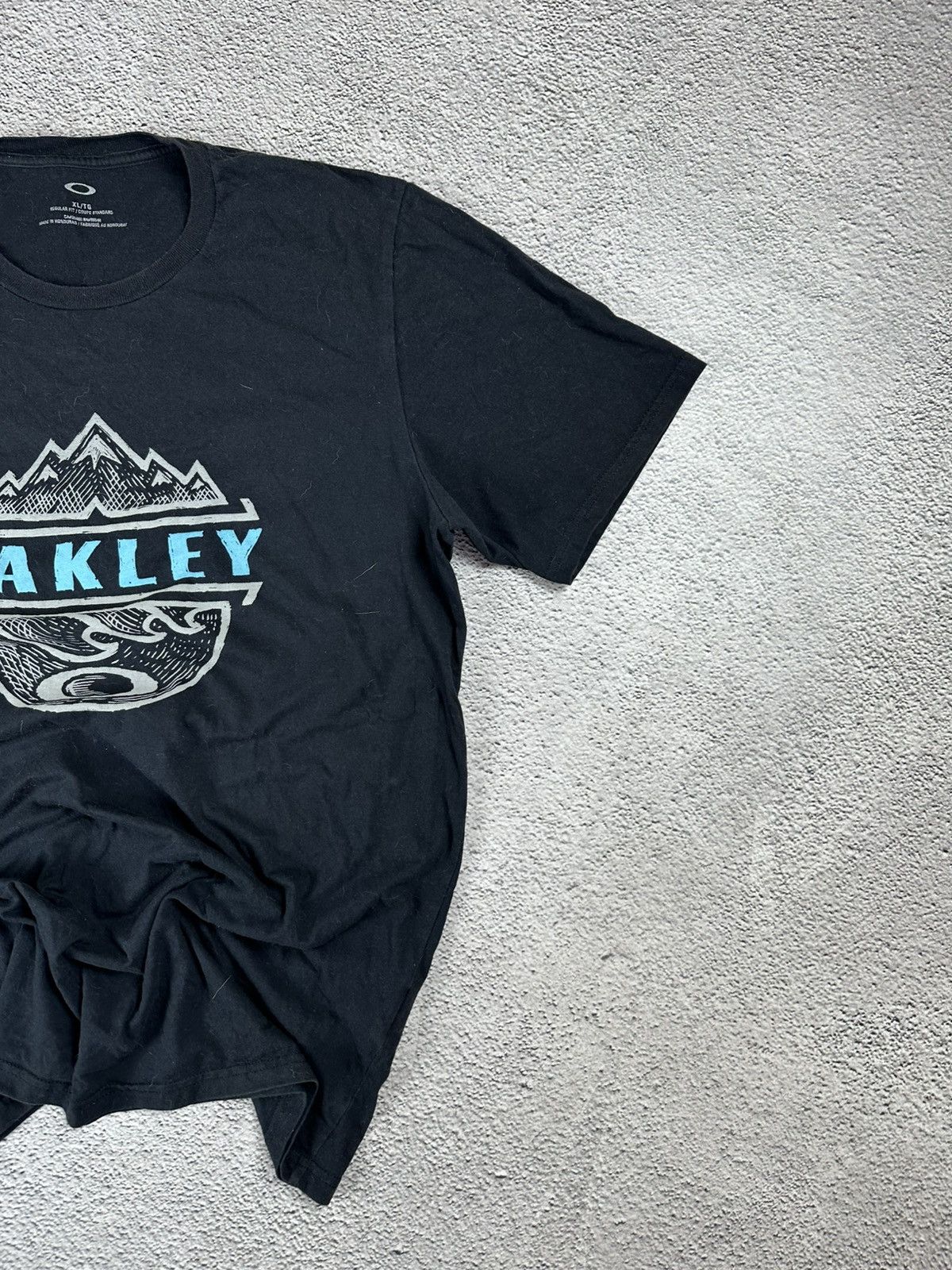 Oakley Vintage Oakley T-Shirt Big Logo Faded Y2K Japan Style Size US XL / EU 56 / 4 - 8 Thumbnail