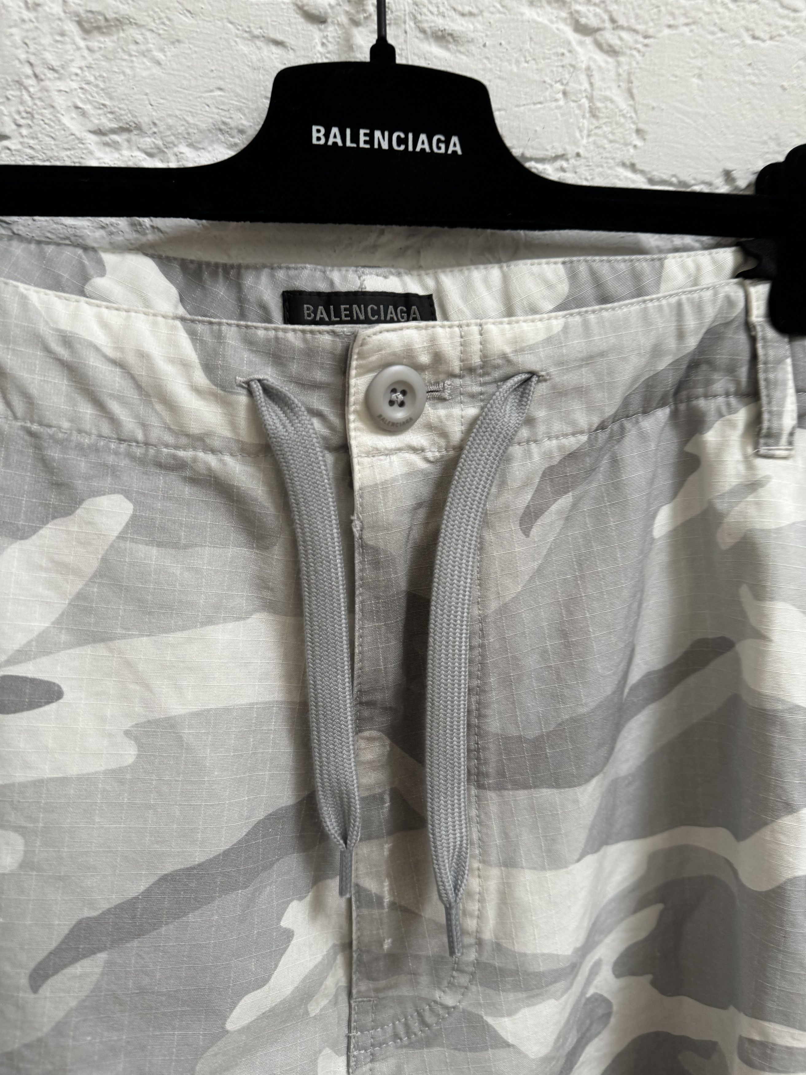 Balenciaga 2000$ Balenciaga Men's Camo Cargo Shorts Light Grey Size US 36 / EU 52 - 3 Thumbnail