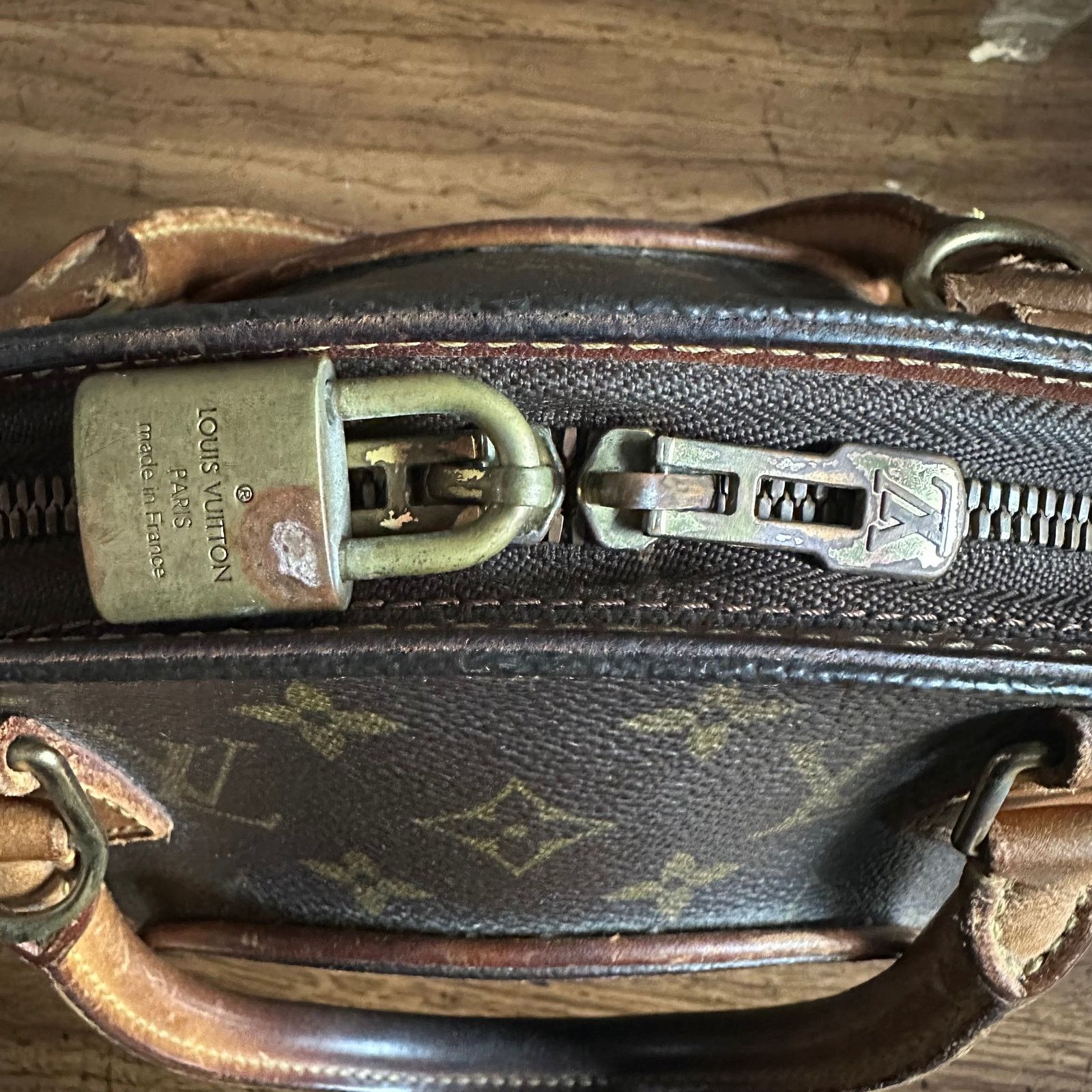 Louis Vuitton Vintage Louis Vuitton 1997 Monogram Ellipse PM Bag Size ONE SIZE - 8 Thumbnail