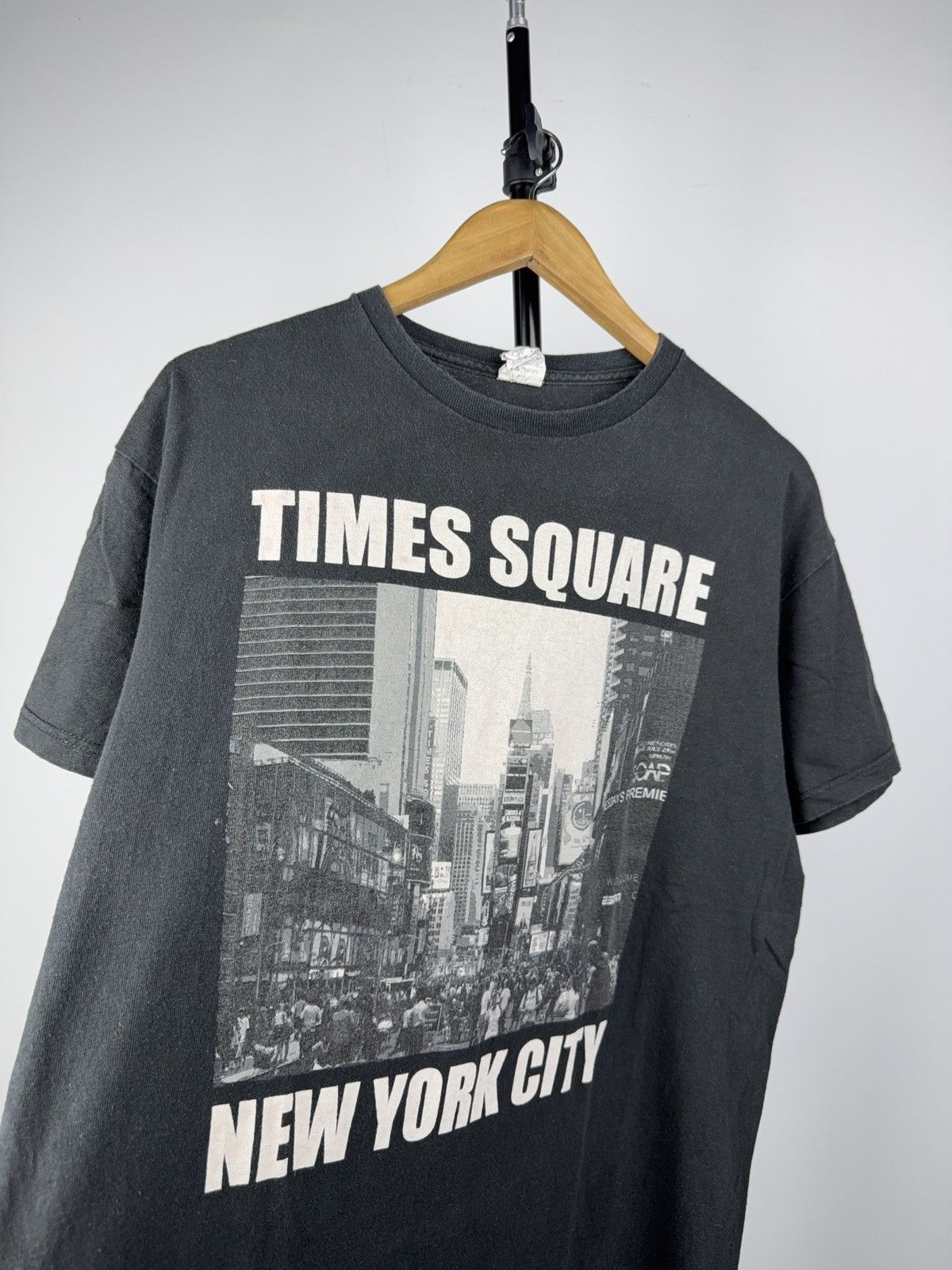 Vintage Vintage 00s Times Square NYC Graphic Tee Y2K Big Logo Style Size US L / EU 52-54 / 3 - 3 Thumbnail