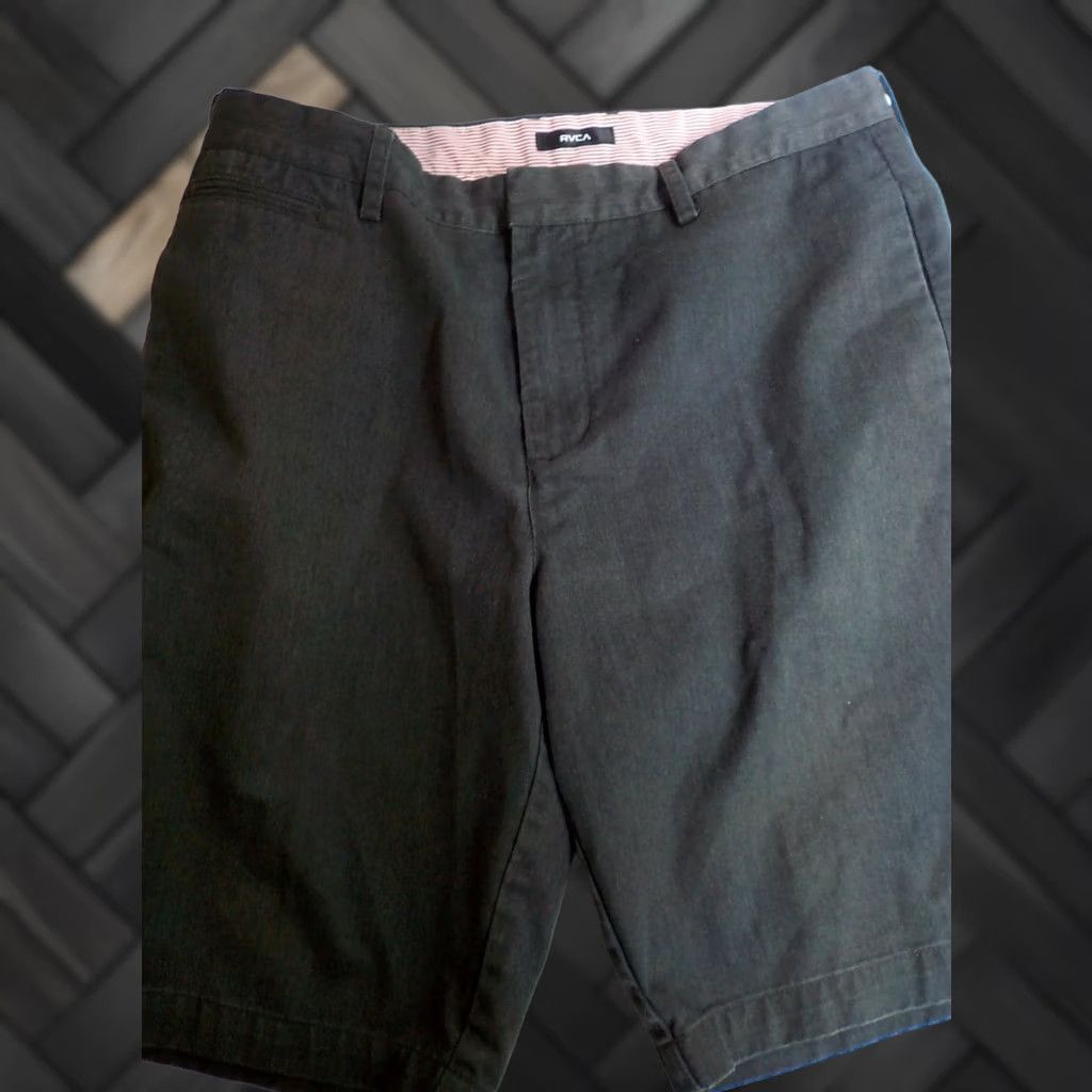 RVCA RVCA Flat Front Chino Style Shorts Gray Cotton/Poly SZ 36 Mens Flat Front 11 Inseam 5 Pockets Great Condition Size US 36 / EU 52 - 1 Thumbnail